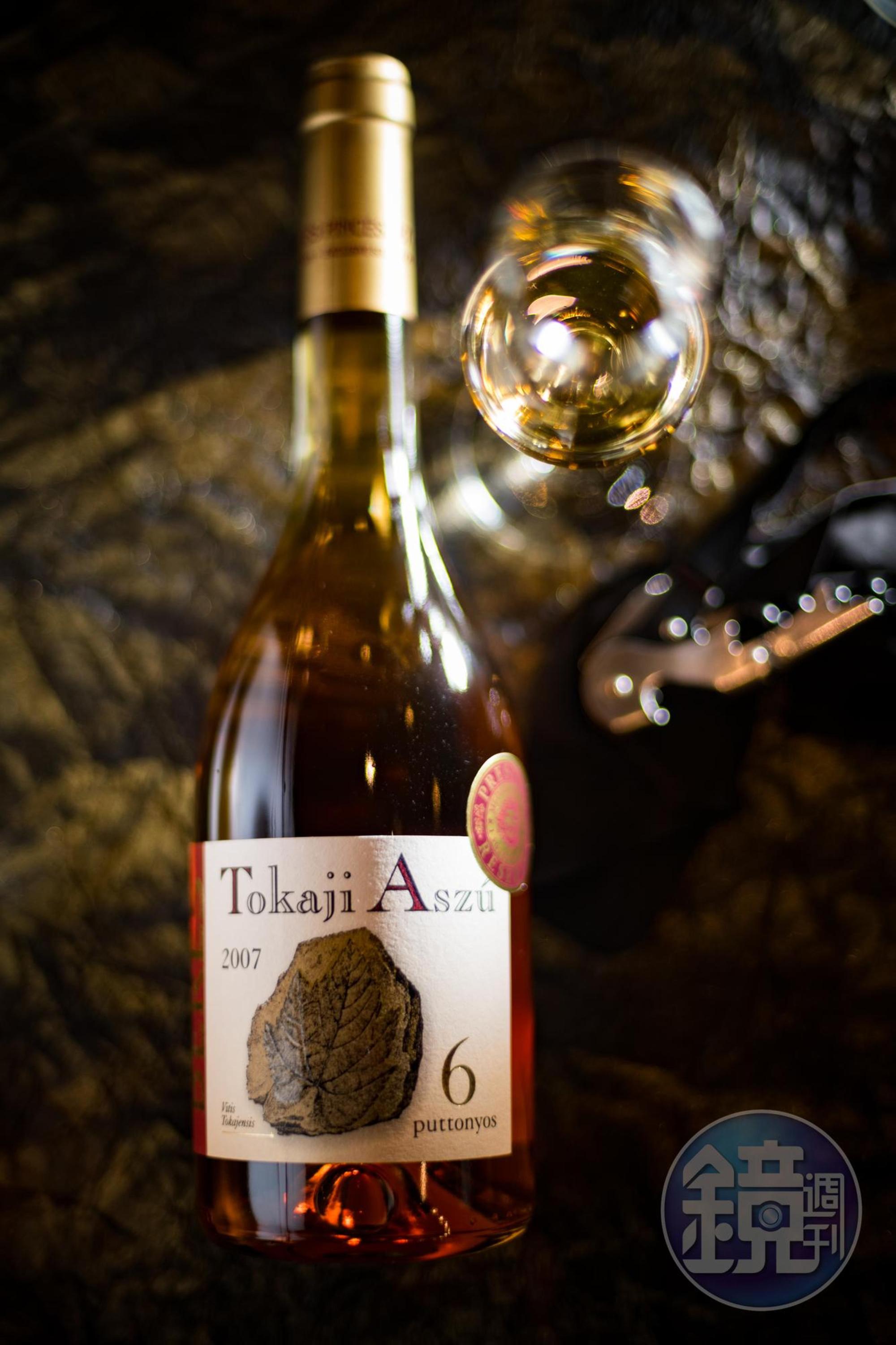 「多卡伊橡木葉貴腐酒6簍2007」的甜度、酸度表現並駕齊驅。(4,800元/瓶)
