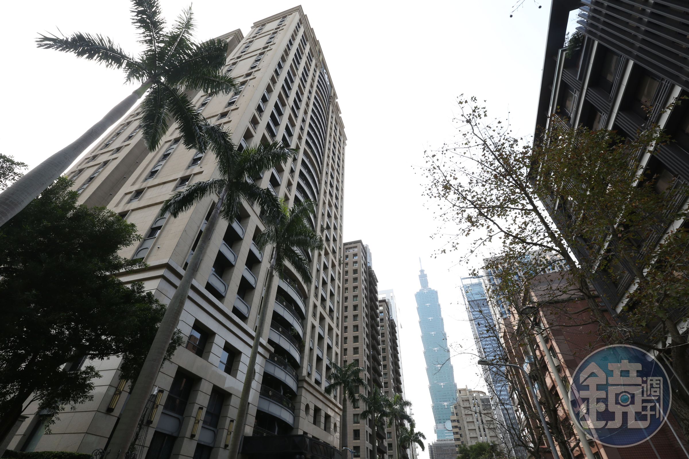 降價求售風吹向北市豪宅，成交量創新高的背後卻是賣方棄守價格防線。
