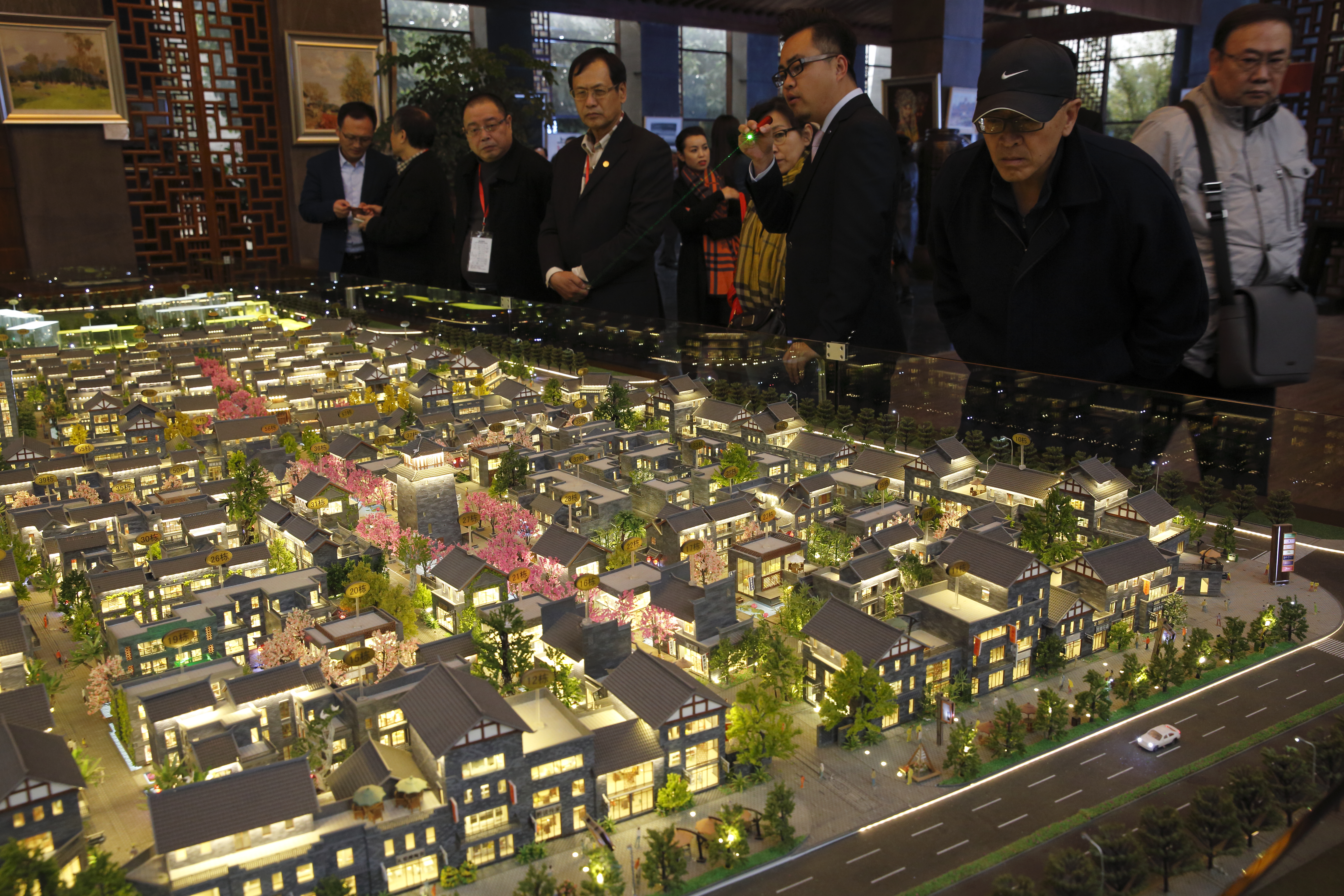 房地產業者期待台商資金回流推升豪宅買氣，卻有業內人士持相反看法。