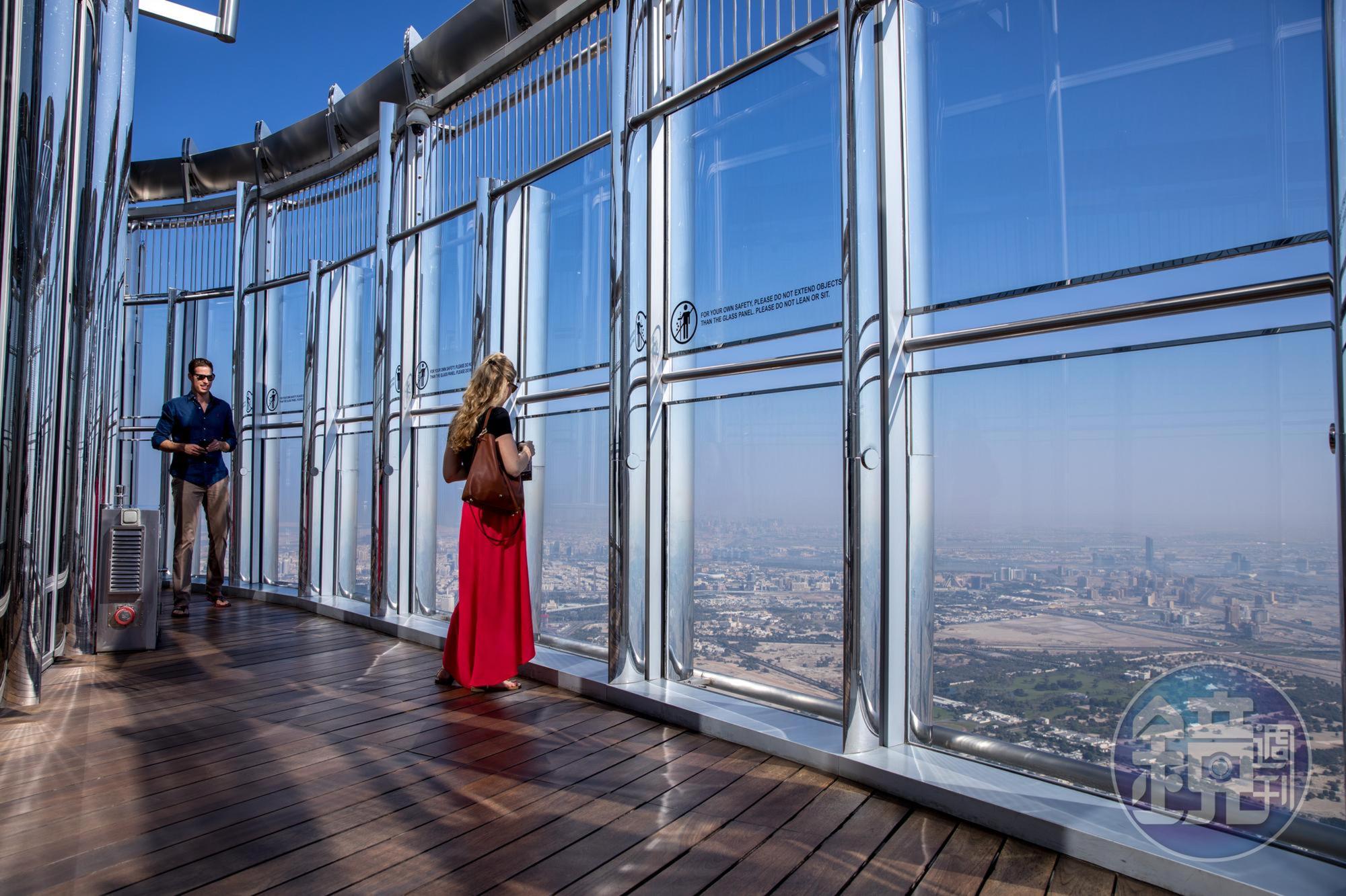在無人打擾的555公尺高空欣賞杜拜城市美景，是「At the Top, Burj Khalifa SKY」獨有的享受。