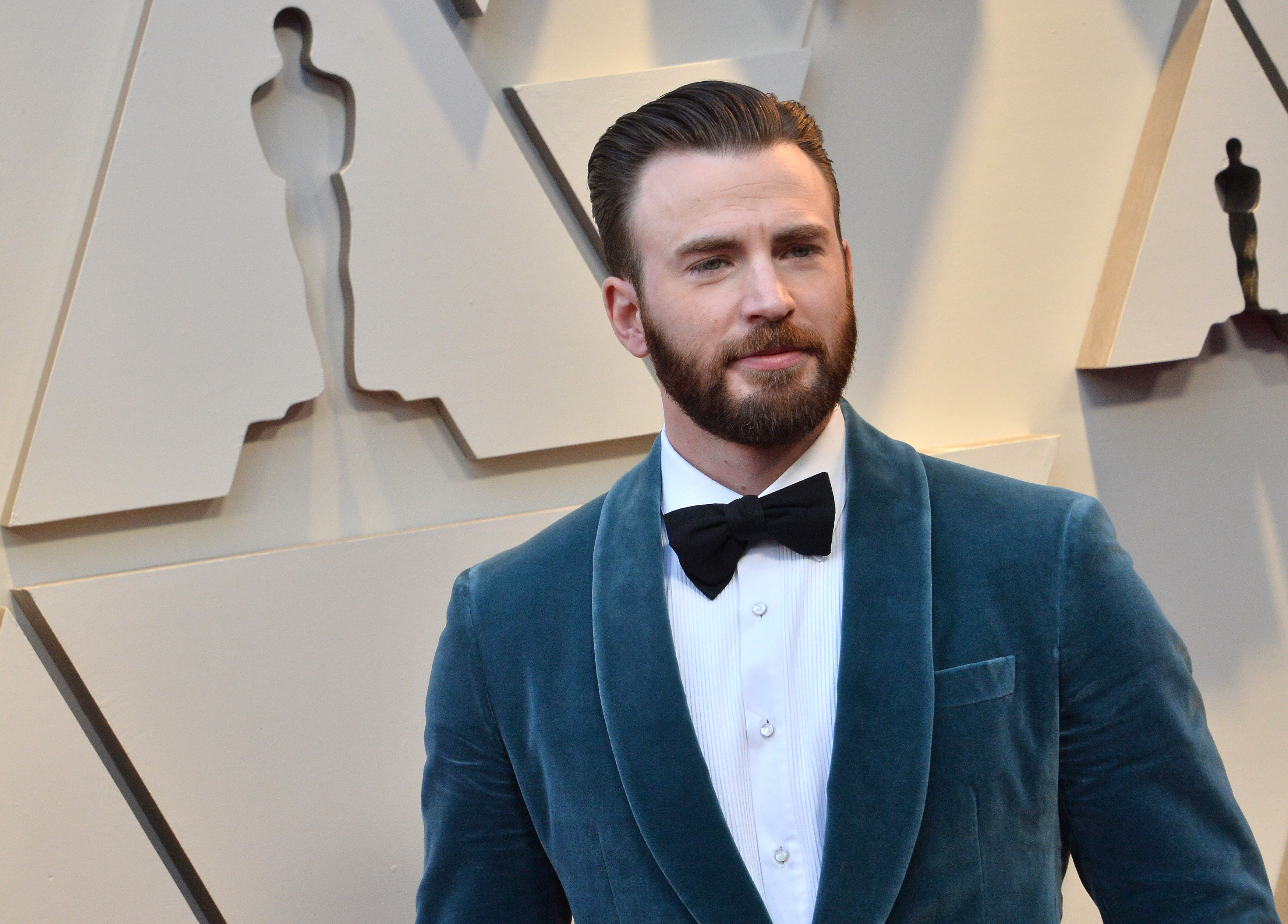 克里斯伊凡是初代復仇者中唯一來參加奧斯卡的明星，他這天的打扮帥到逆天。（東方IC）