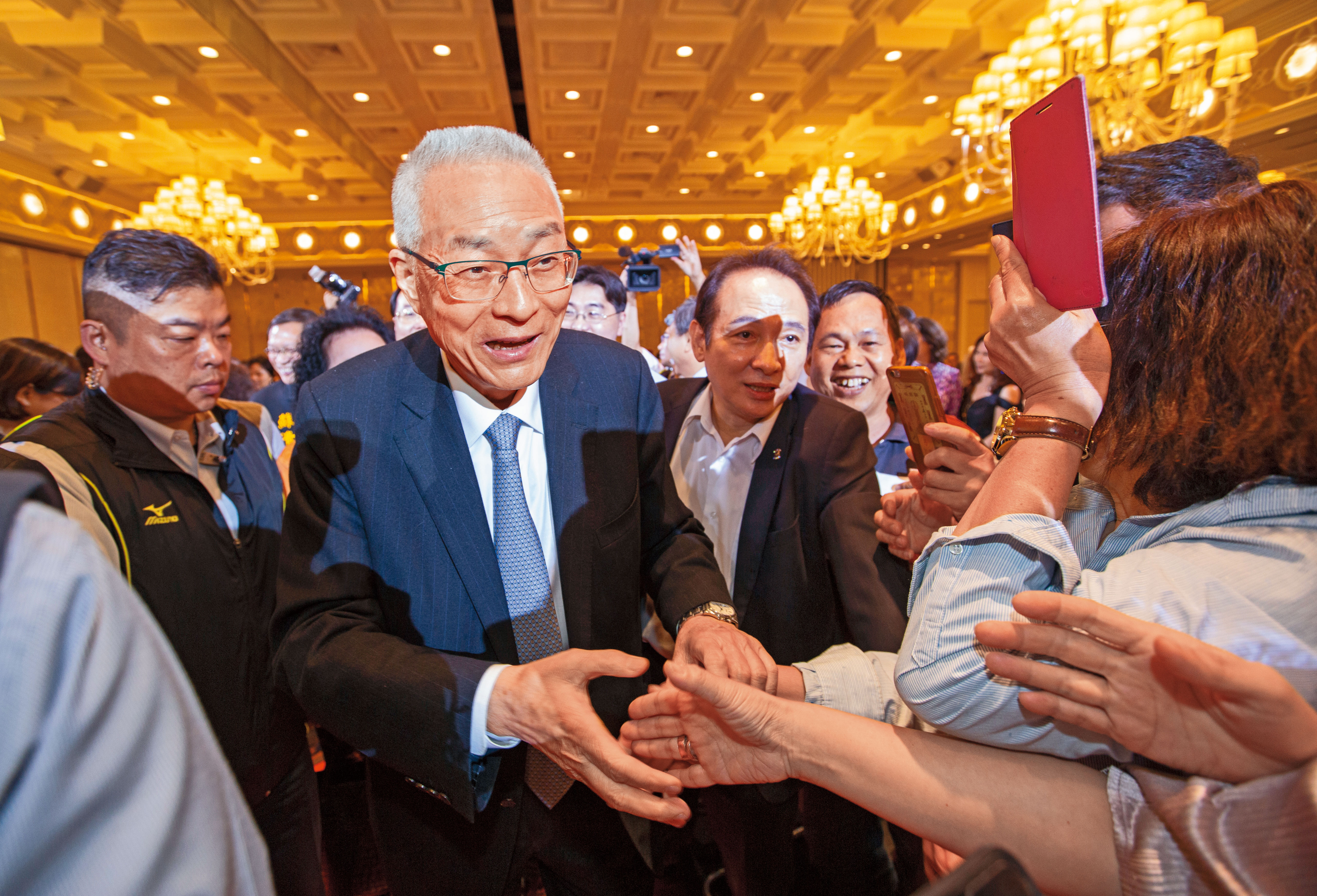 國民黨主席吳敦義鬆口不排除徵召韓國瑜參選2020，打亂天王選情。