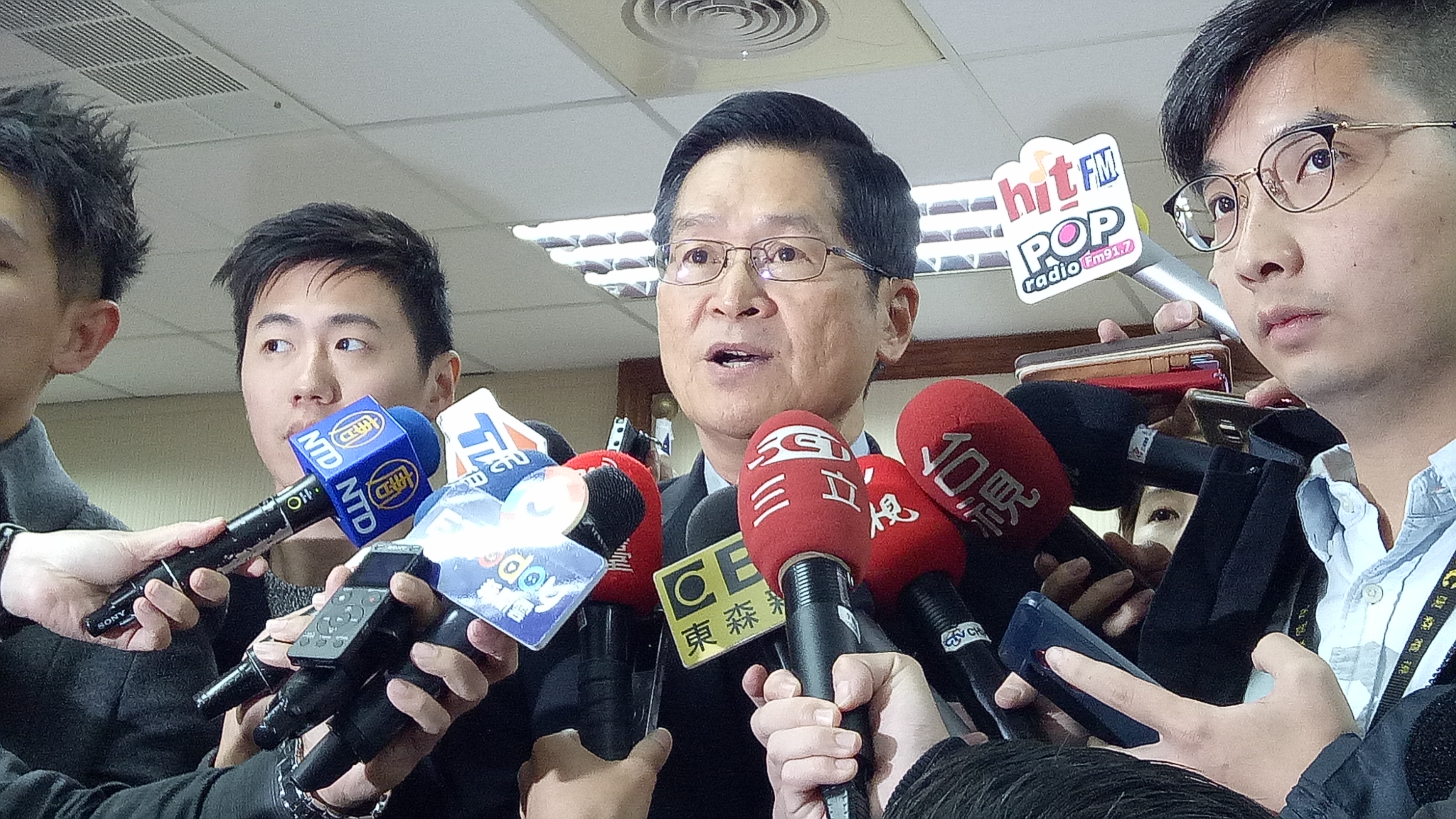 國防部長嚴德發今證實清晨有2艘美國軍艦通過台灣海峽。