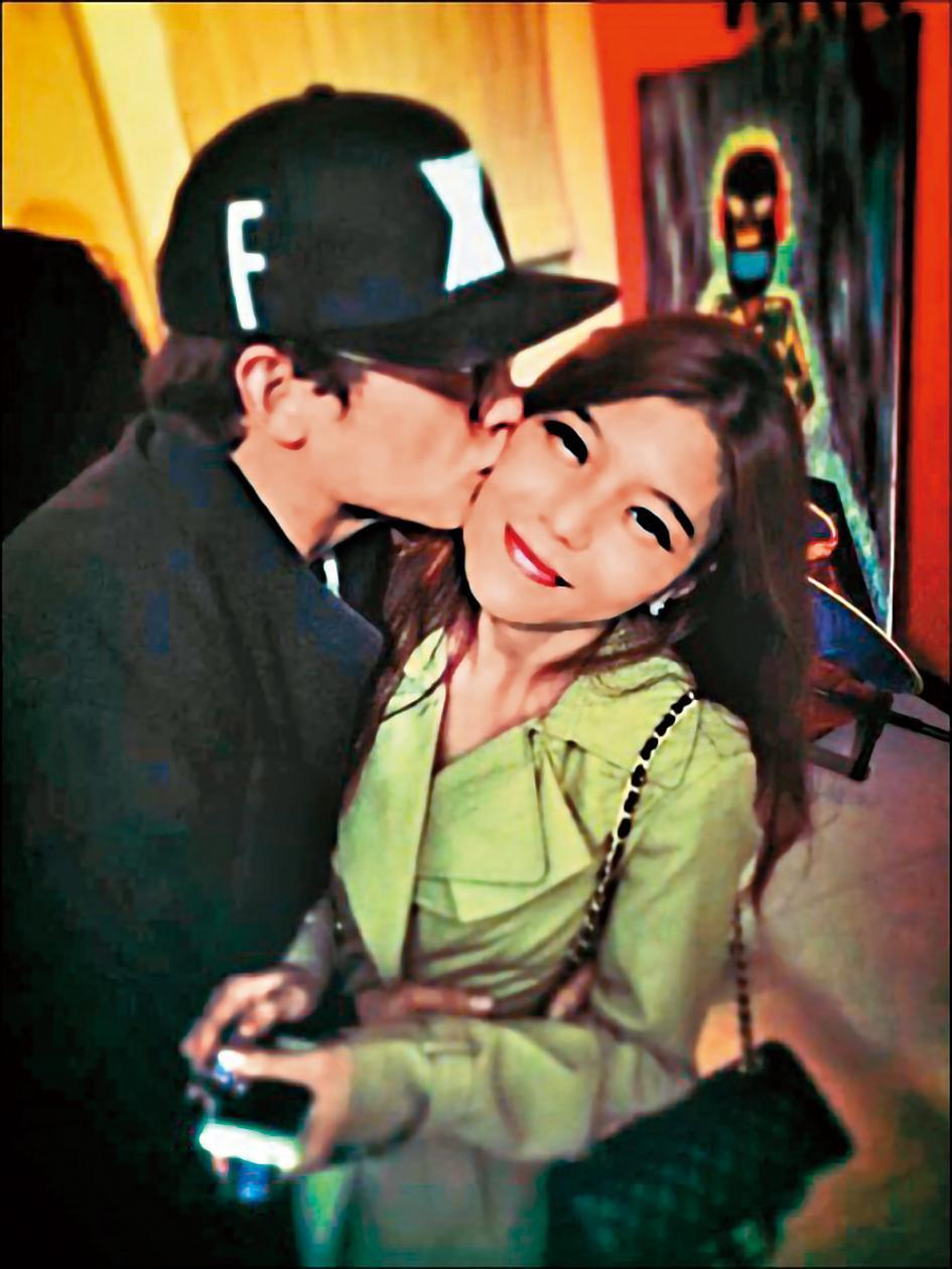 倪安東2011年就傳出與護士女友Vivi結婚的消息，但他多次說謊不認已婚，直到2014年才自拍影片坦承並道歉。（翻攝自倪安東臉書）