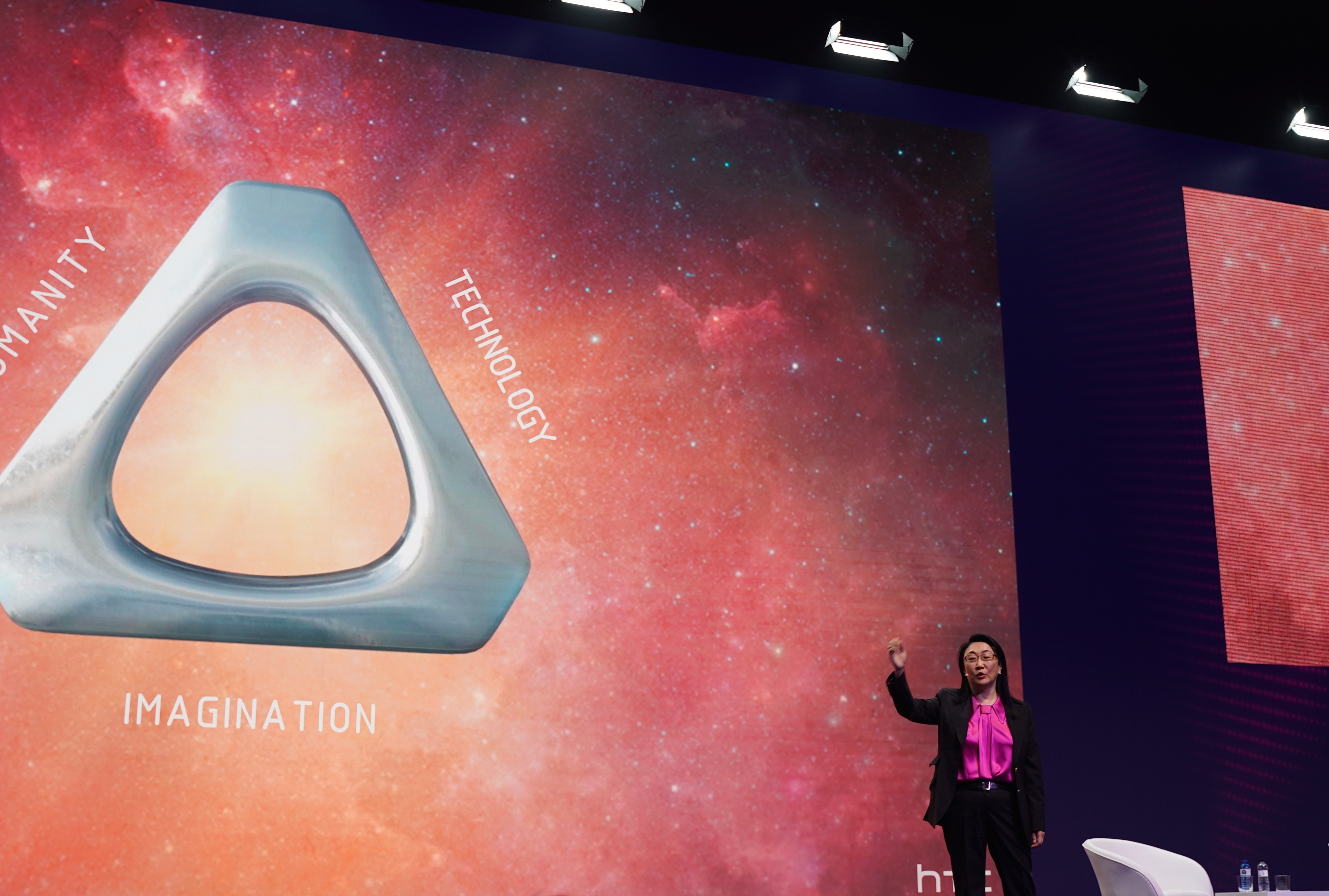 HTC在今年MWC大秀VR肌肉，董事長暨執行長王雪紅更二度受邀為大會專題演講嘉賓。（HTC提供）