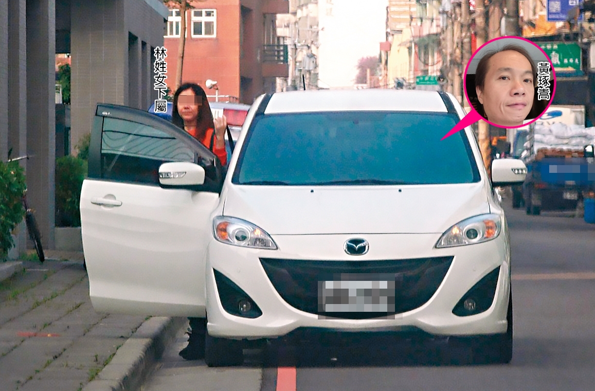 2月20日上午，本刊直擊黃男駕著馬自達轎車載送林女上班。