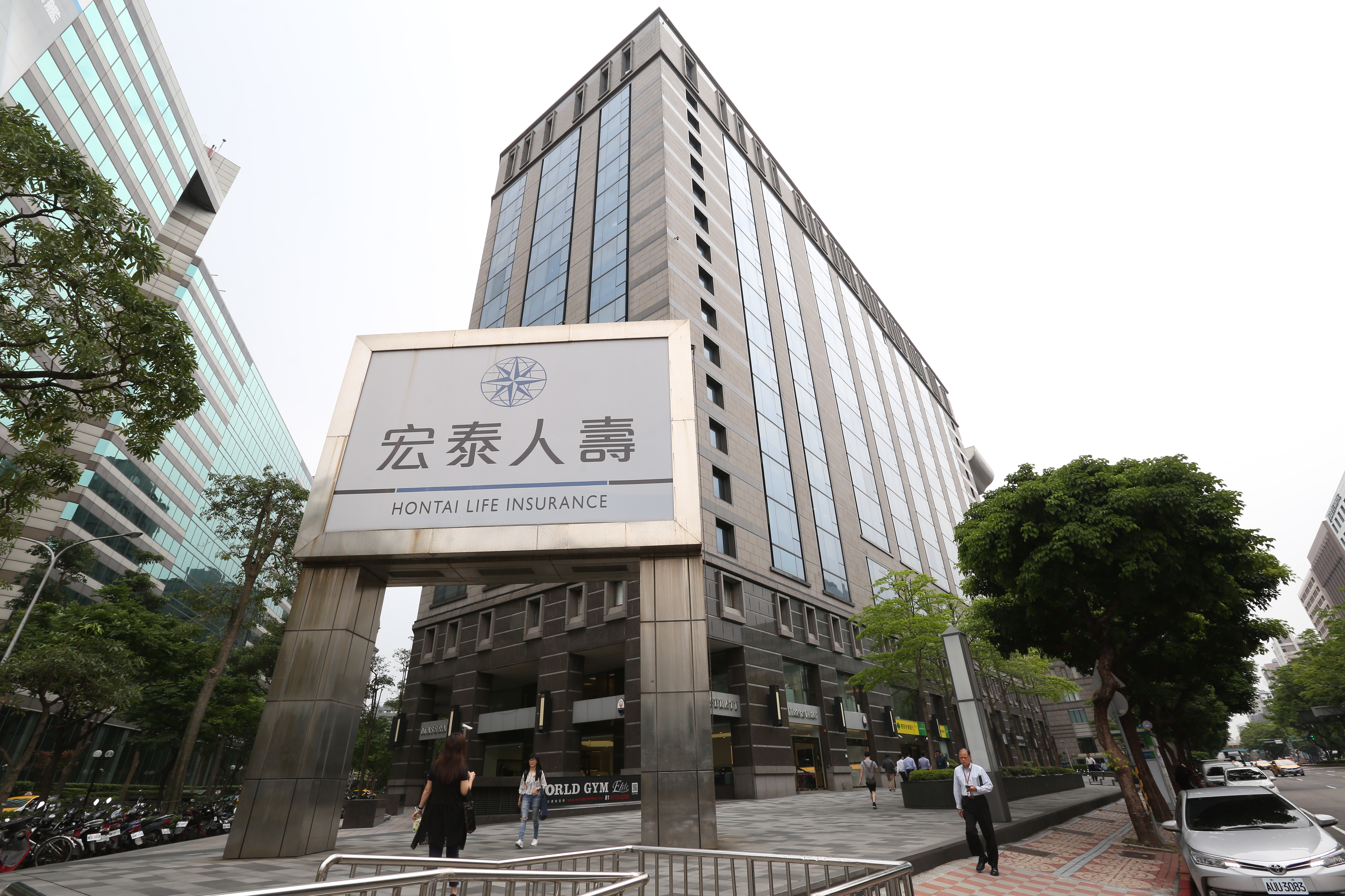 宏泰大樓原本最主要的租客－勤業眾信會計師事務所已經搬遷到南山廣場，大樓內因此出現許多閒置空間。