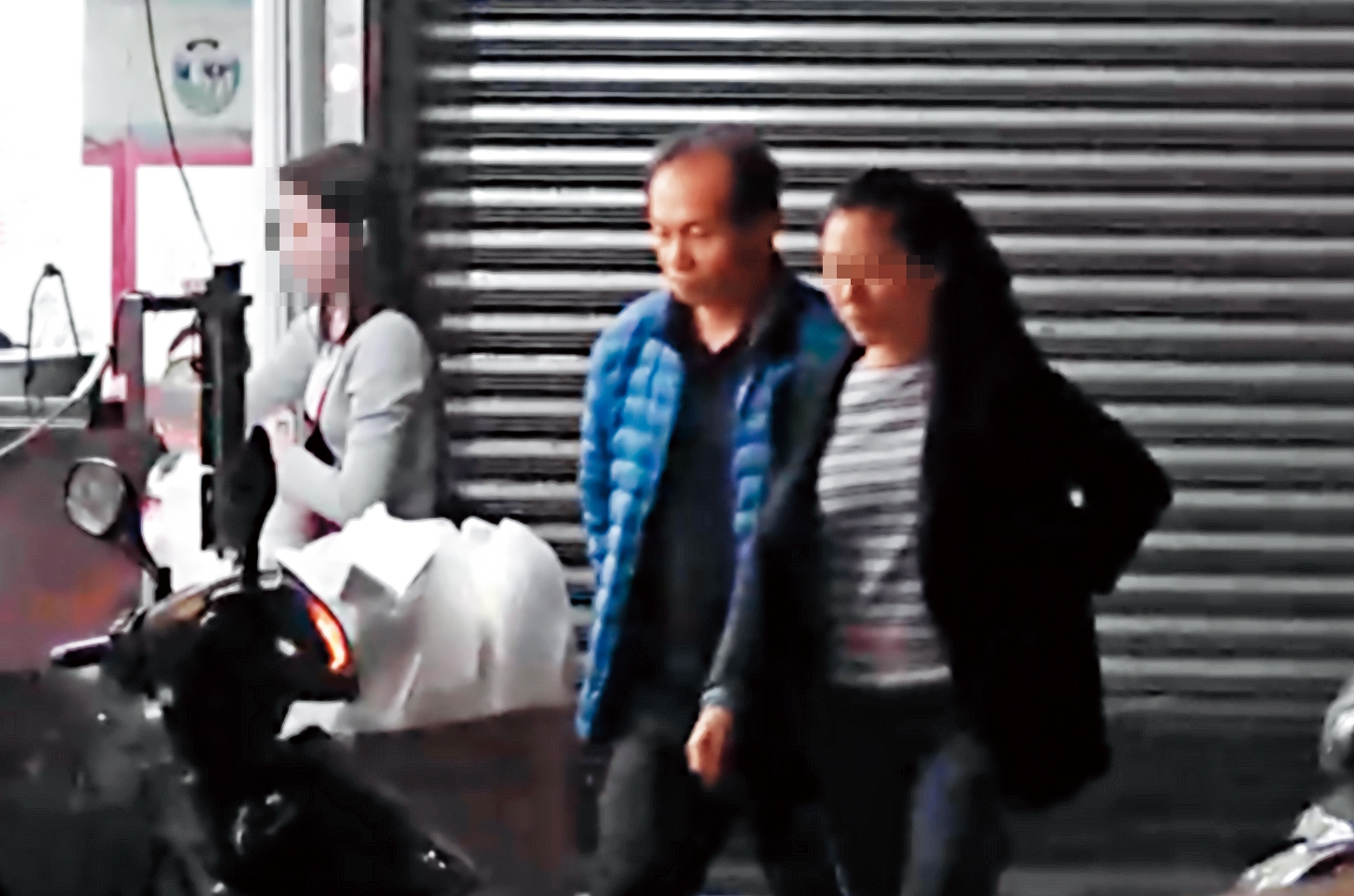 1月31日,黃男和林女吃完宵夜後走出店外,準備去取車。