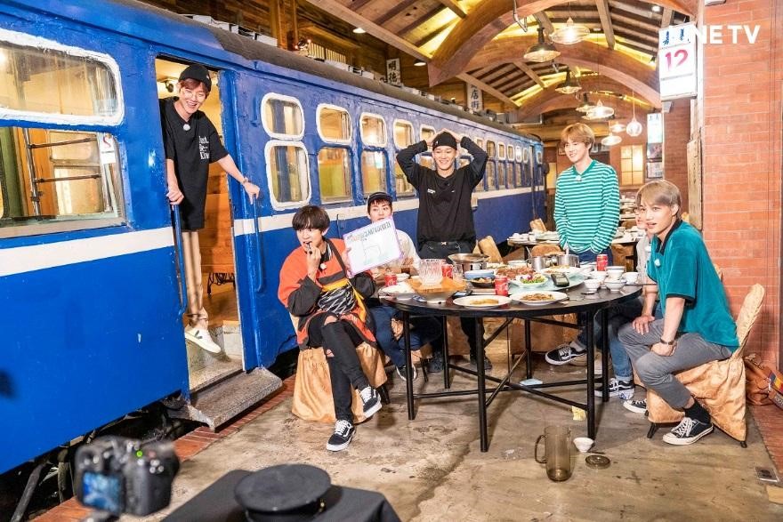 《EXO的爬梯子世界旅行第二季》前進南台灣高雄、墾丁，節目播出後備受好評。（LINE TV提供）