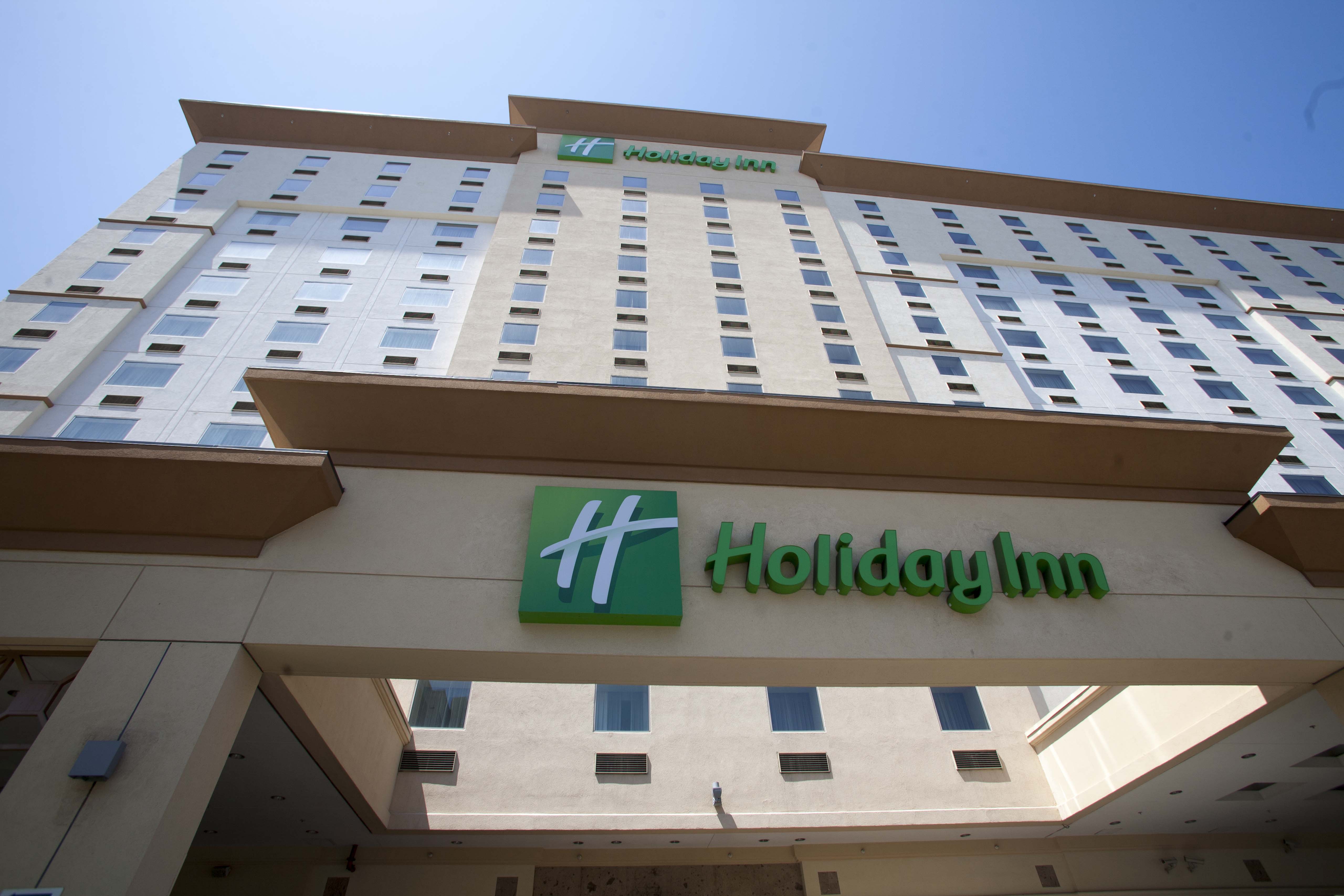 美國德州一名六旬老先生選住連鎖的假日飯店，愜意度過退休生活。圖為位於洛杉磯的假日酒店。（東方IC）