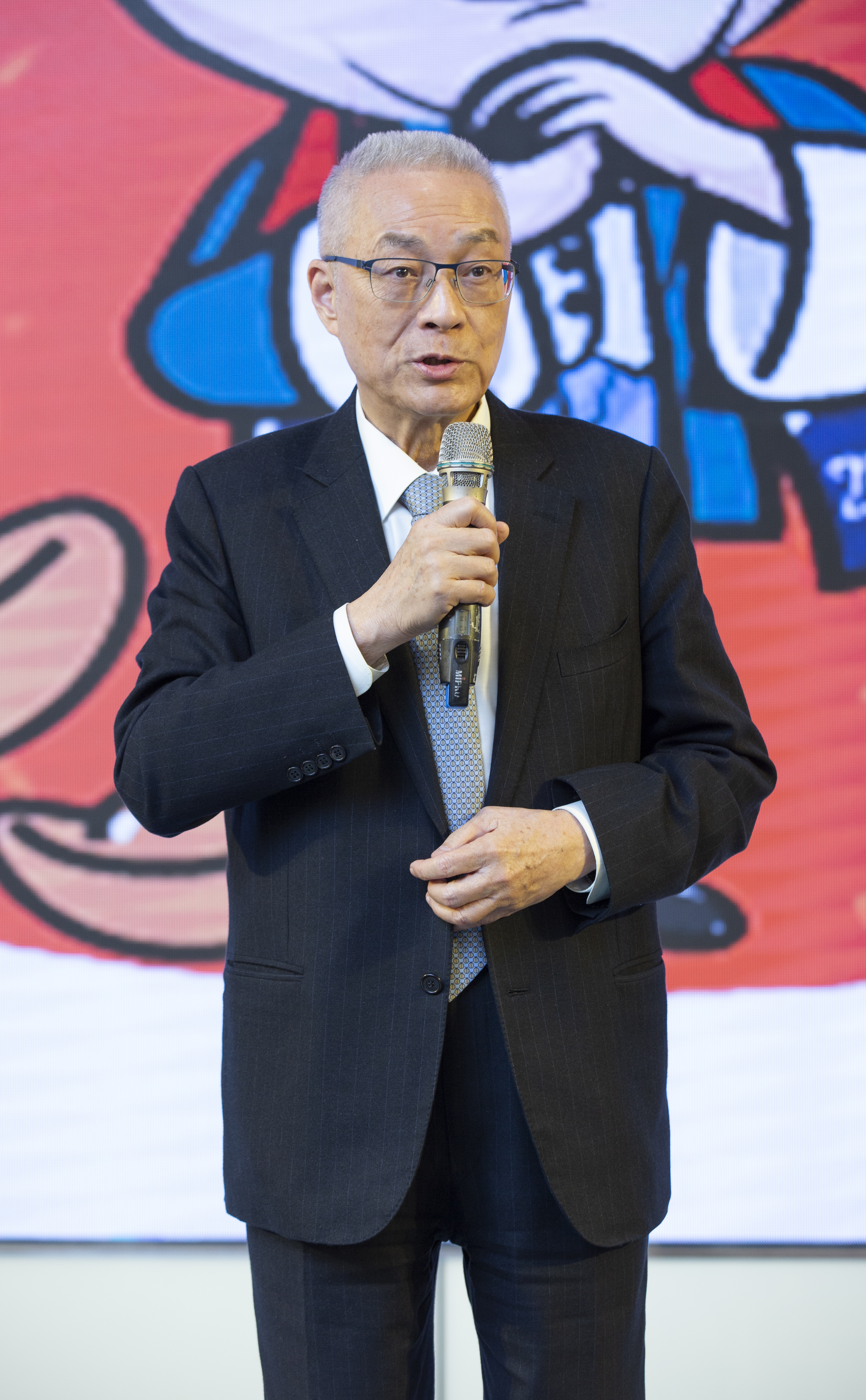 吳蕚洋在浪Live直播中用低沉音調模仿起國民黨主席吳敦義，十分賣力。