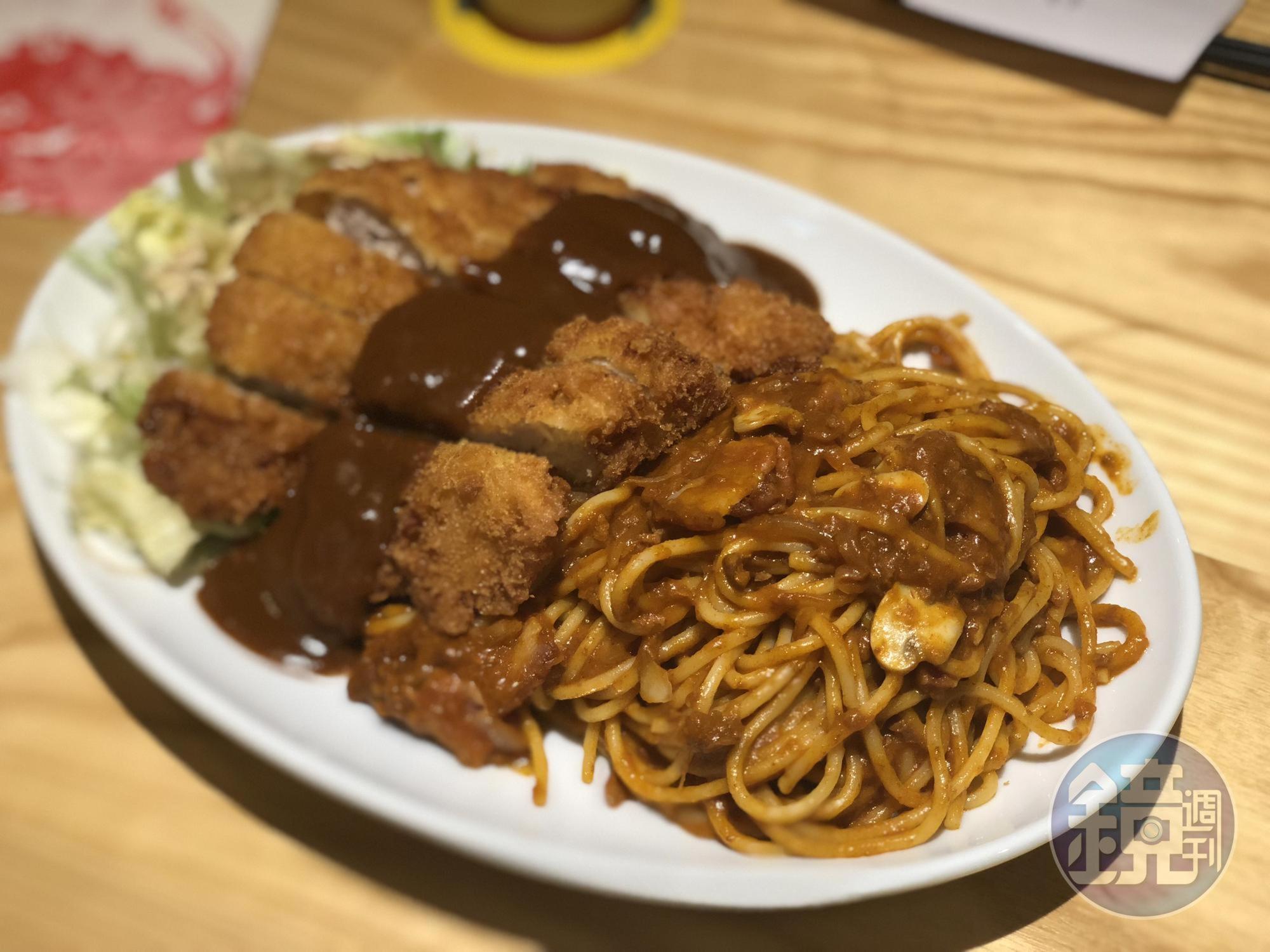大分量的拿坡里豬排，幾乎要兩人分食才吃得完。