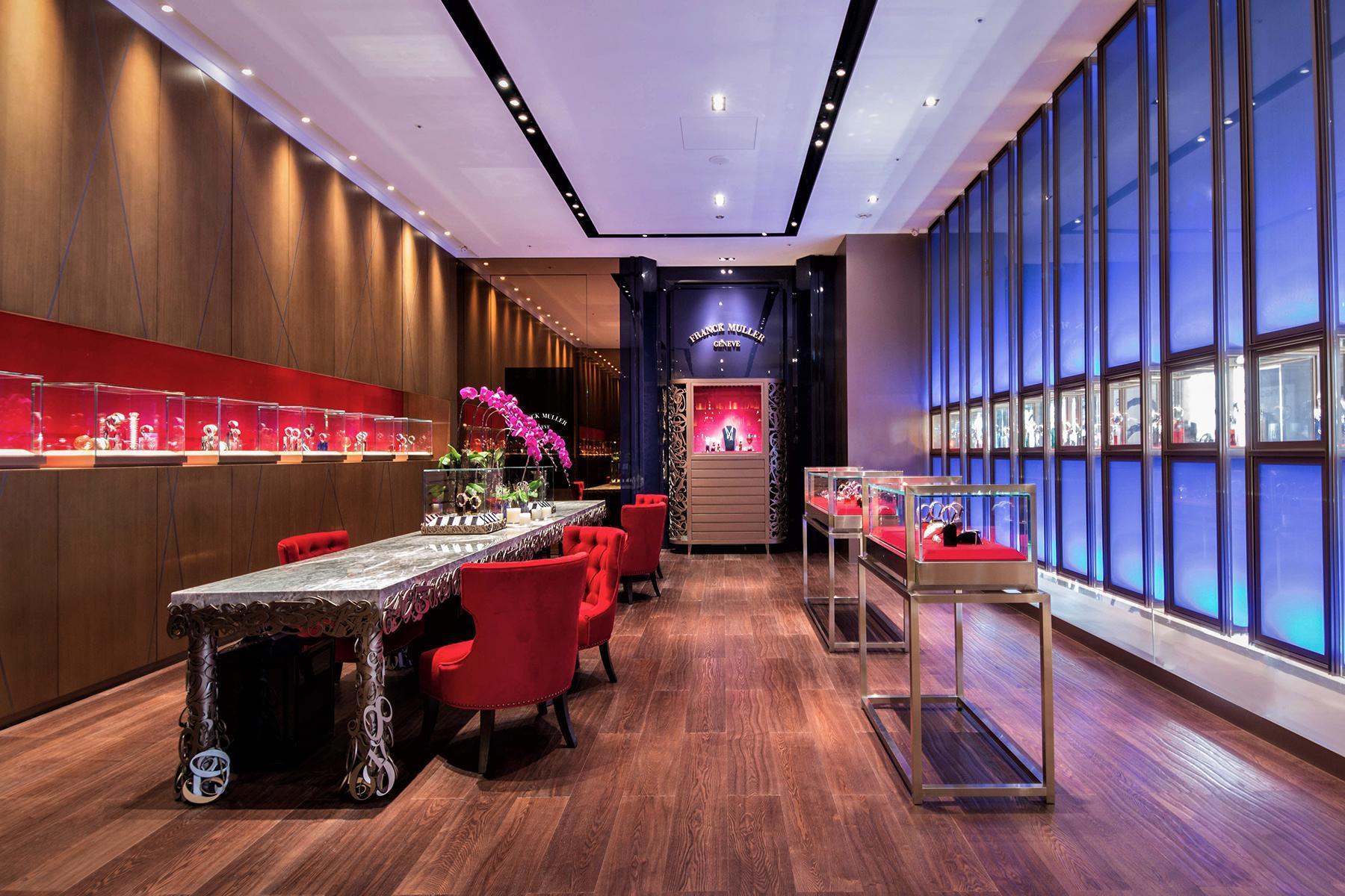 專賣店內猶如「House of FRANCK MULLER」一般，精心的裝潢設計給予獨特的賞錶體驗。