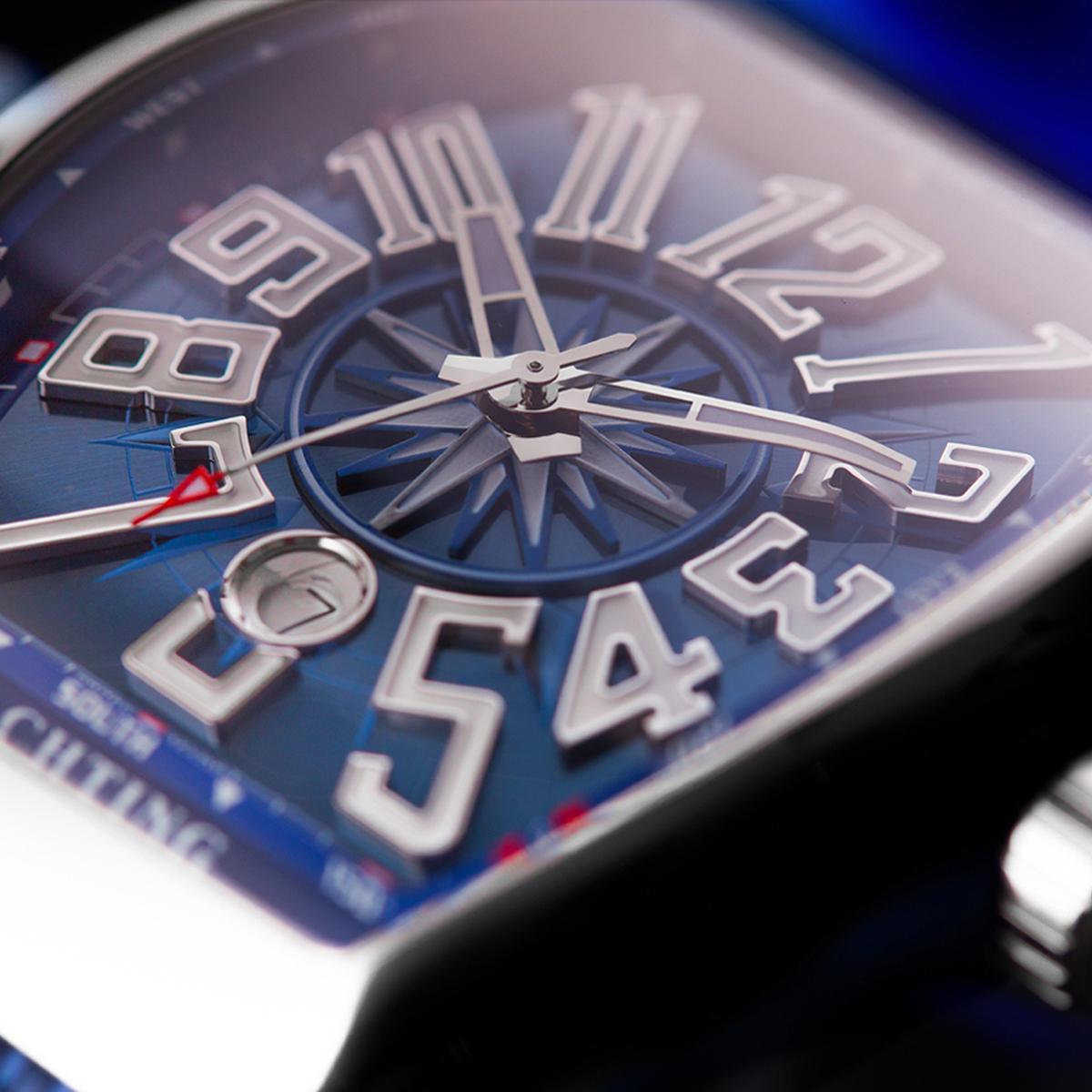 Vanguard Yachting的面盤層次相當豐富，中央更有羅盤裝飾，呼應Vanguard Yachting之名。