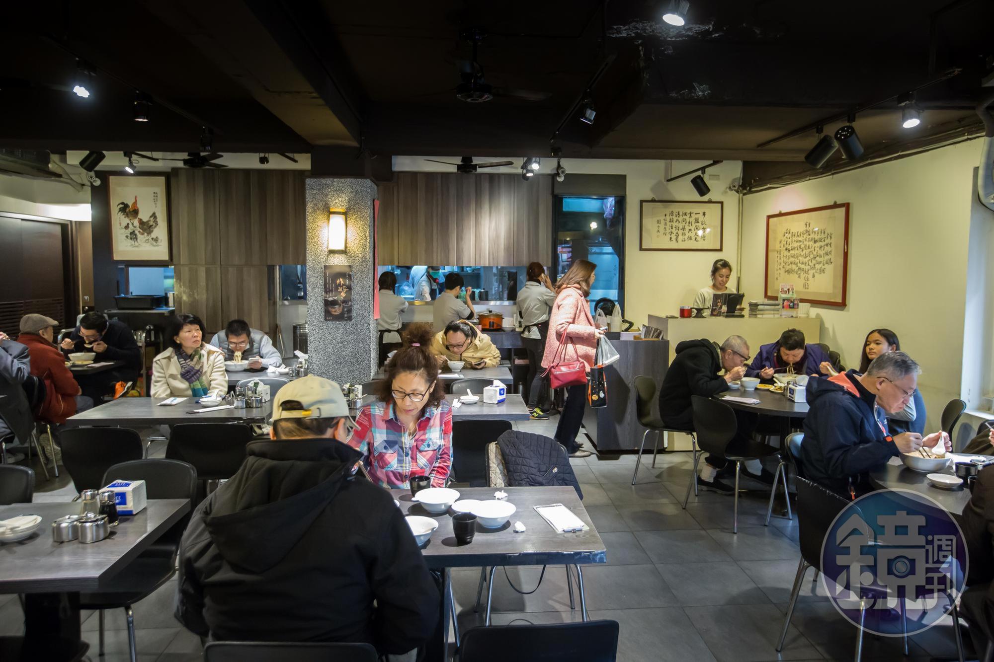 半畝園也曾經歷老店員工散漫、環境老舊,跟不上時代的問題。第二代接班後除了重新裝潢、也帶入不少新思維。