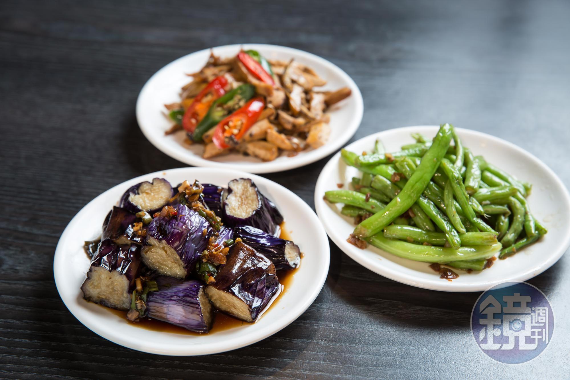 半畝園的小菜也頗受老饕喜歡，全部當天一早現做。第二代接班後也把調味數據化，讓所有師傅都能精準掌握味道。