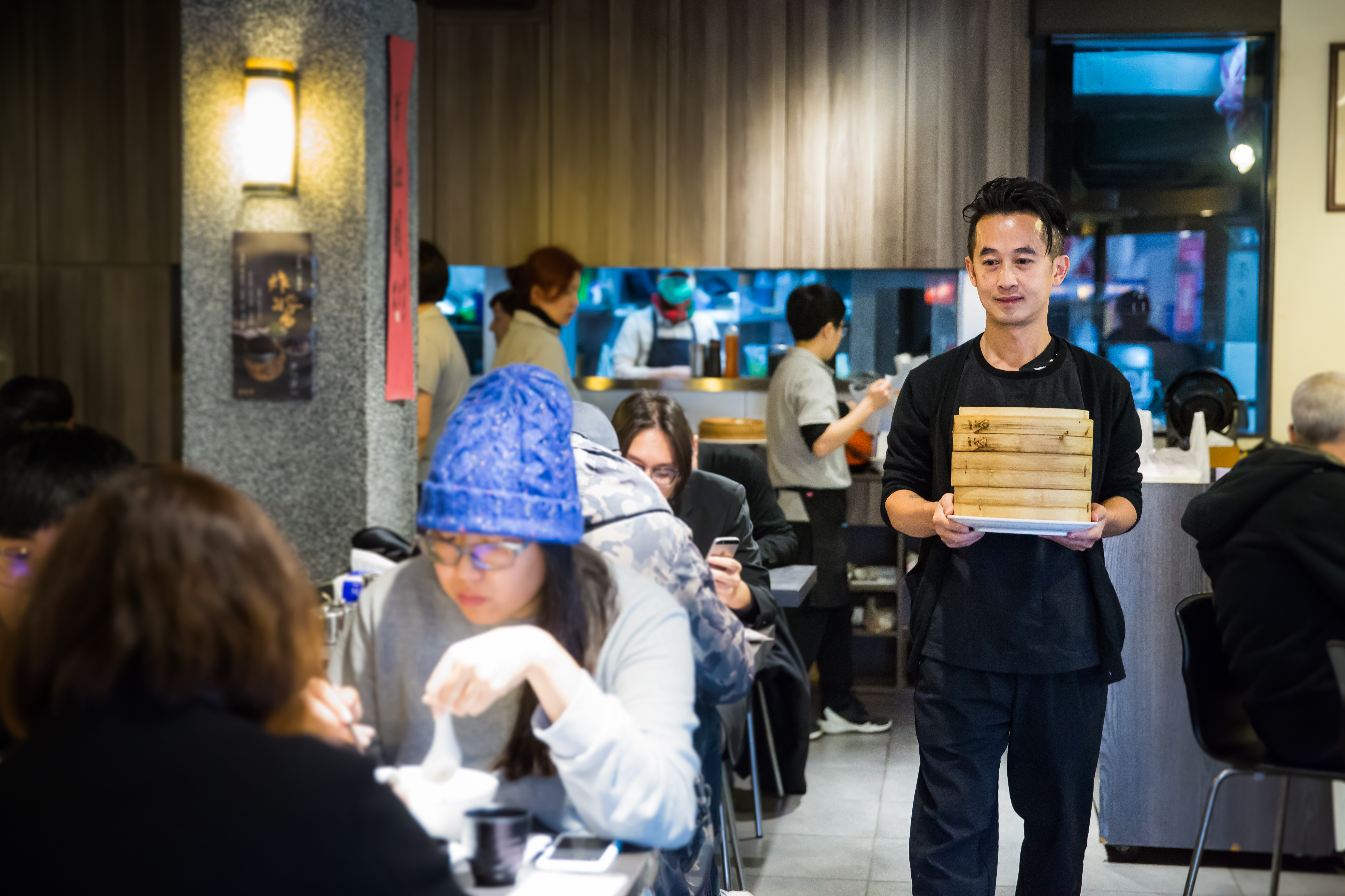 接下岳父的老字號，徐志明一路走來戰戰兢兢。