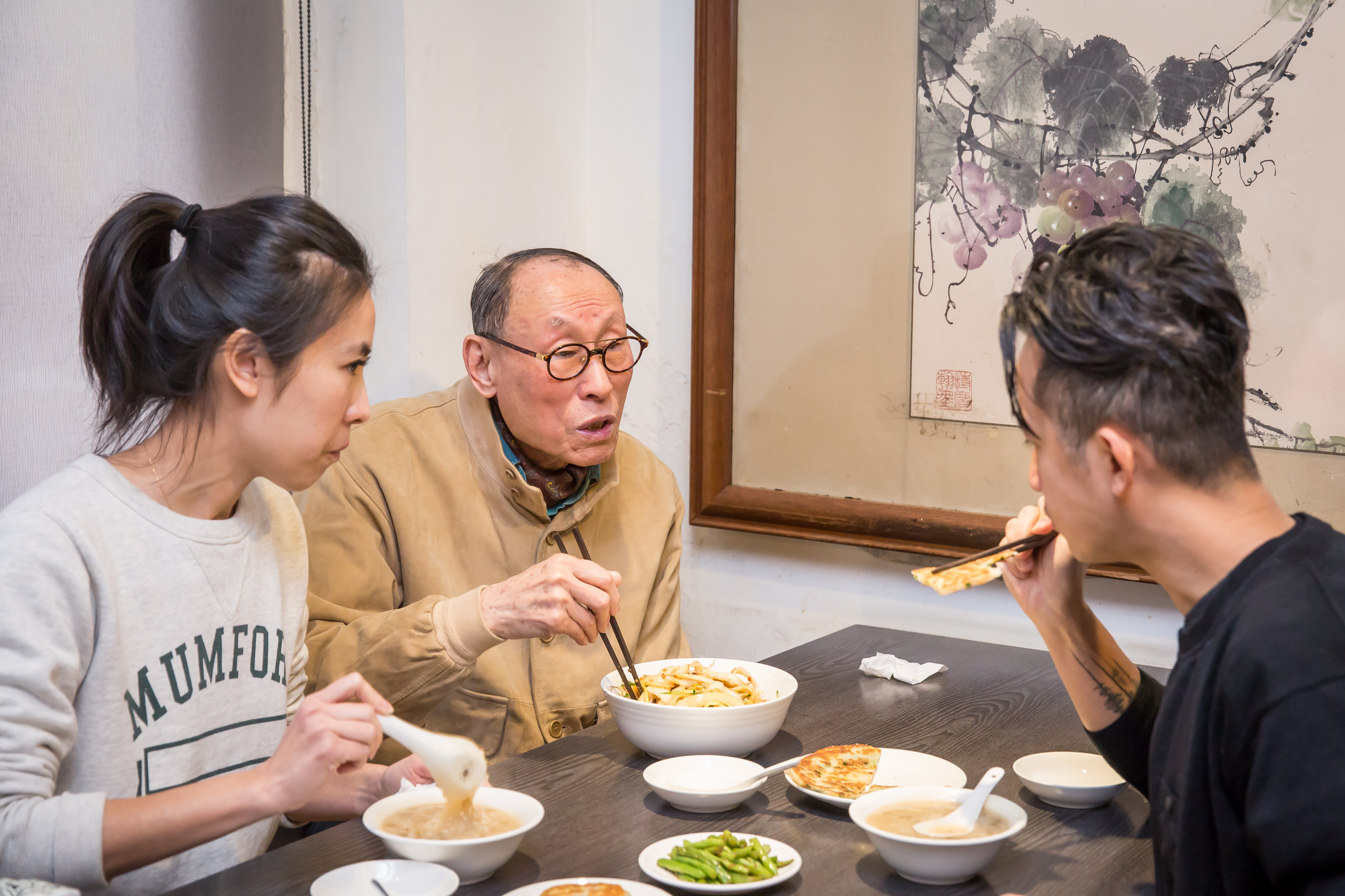張敦敏只要在台灣，就會到半畝園吃飯。他雖沒直接誇獎女兒女婿，其實覺得兩人能堅持十幾年，已經很難得。