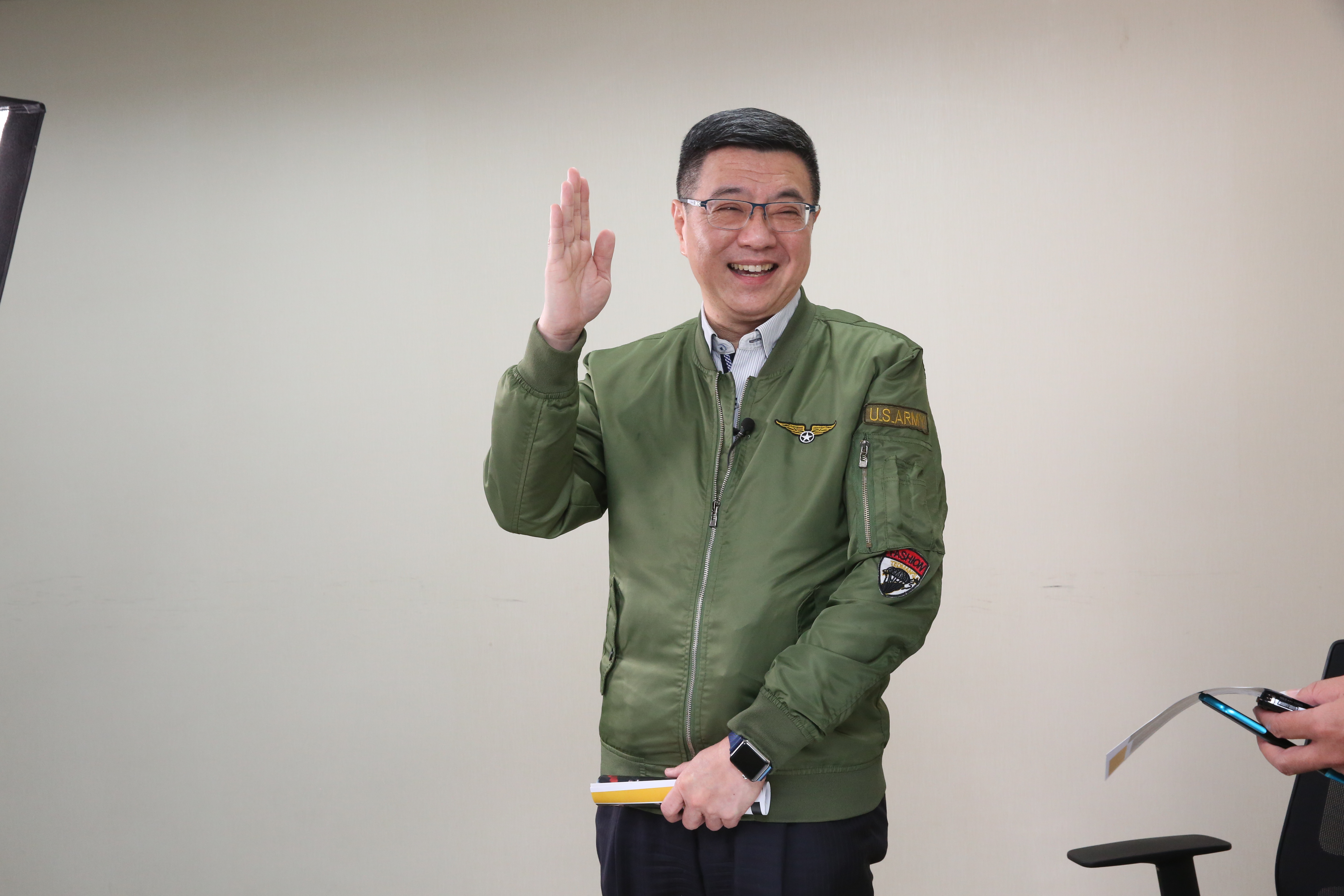 在監察院最新廉政專刊中，去年任政院祕書長的卓榮泰，也是負債大於存款。