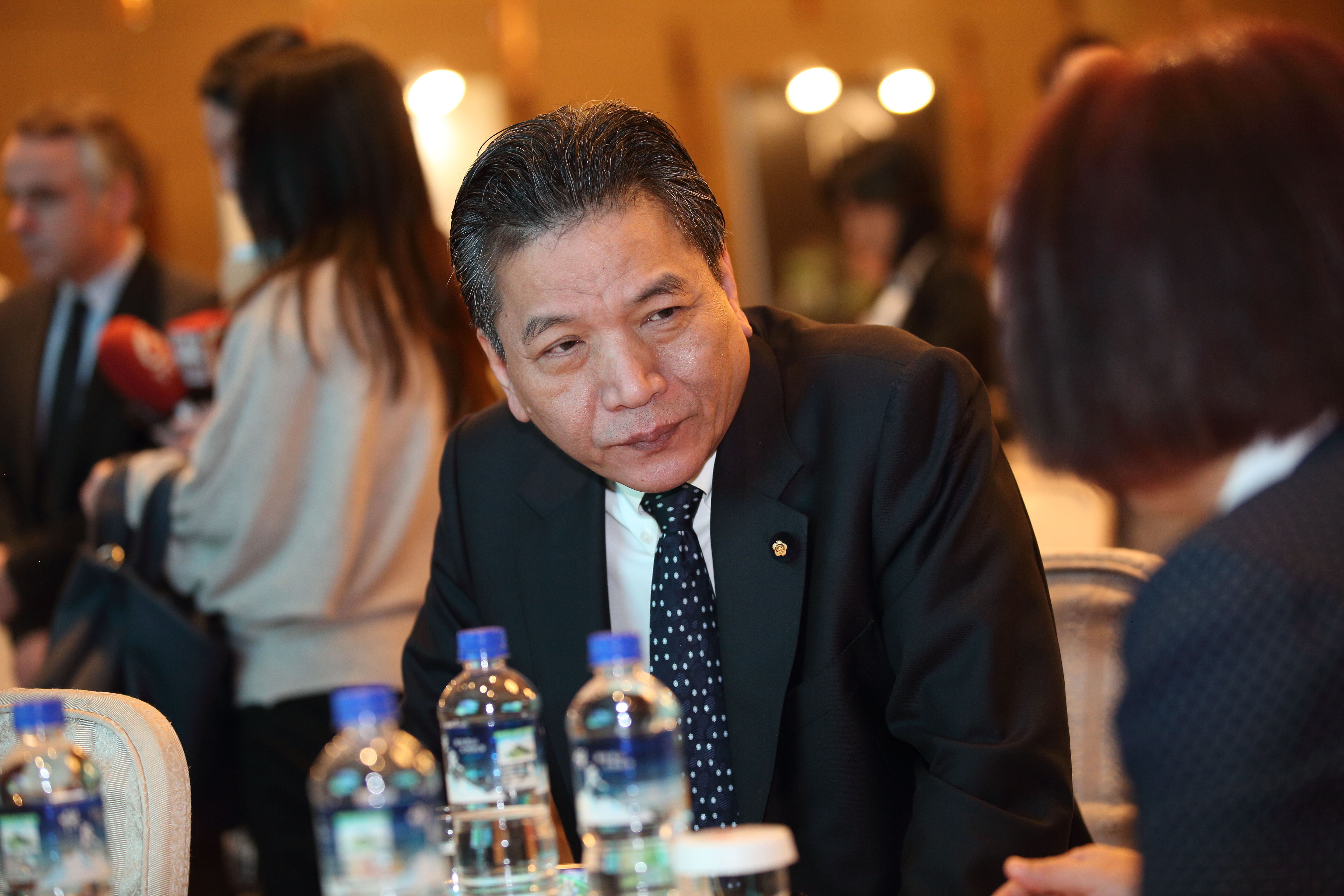 在最新一期監察院的廉政專刊中，親民黨籍立委李鴻鈞負債高達1.5億餘元。