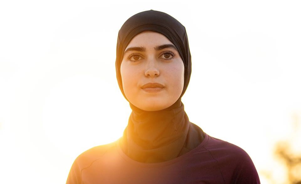 迪卡儂為穆斯林女性設計的運動頭巾。（圖取自Decathlon Maroc臉書）