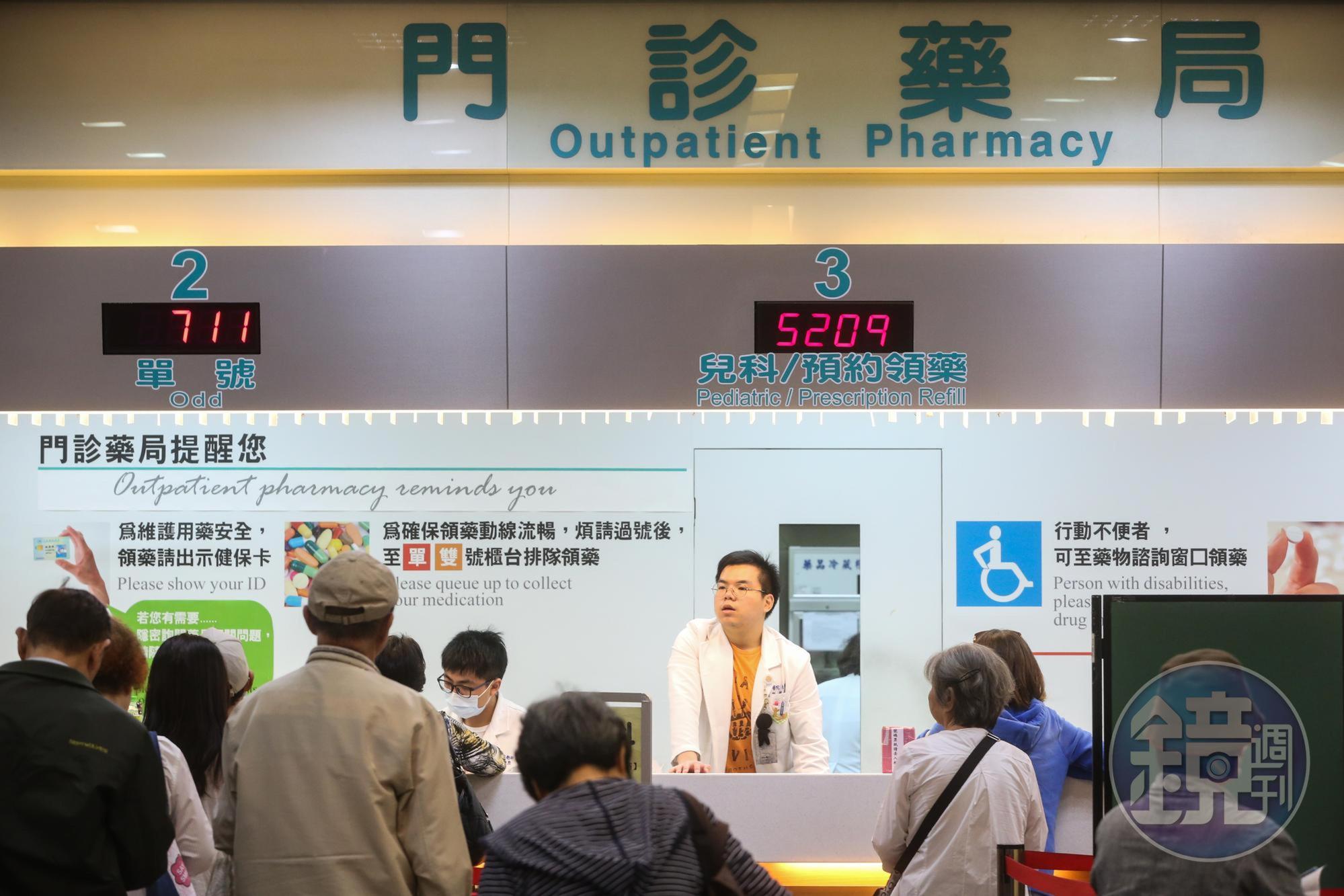 台灣全民健保一直備受國外推崇，美籍人士「博凱文」在臉書上分享自己在台灣上急診室的經驗，大讚台灣有健保制度真好。