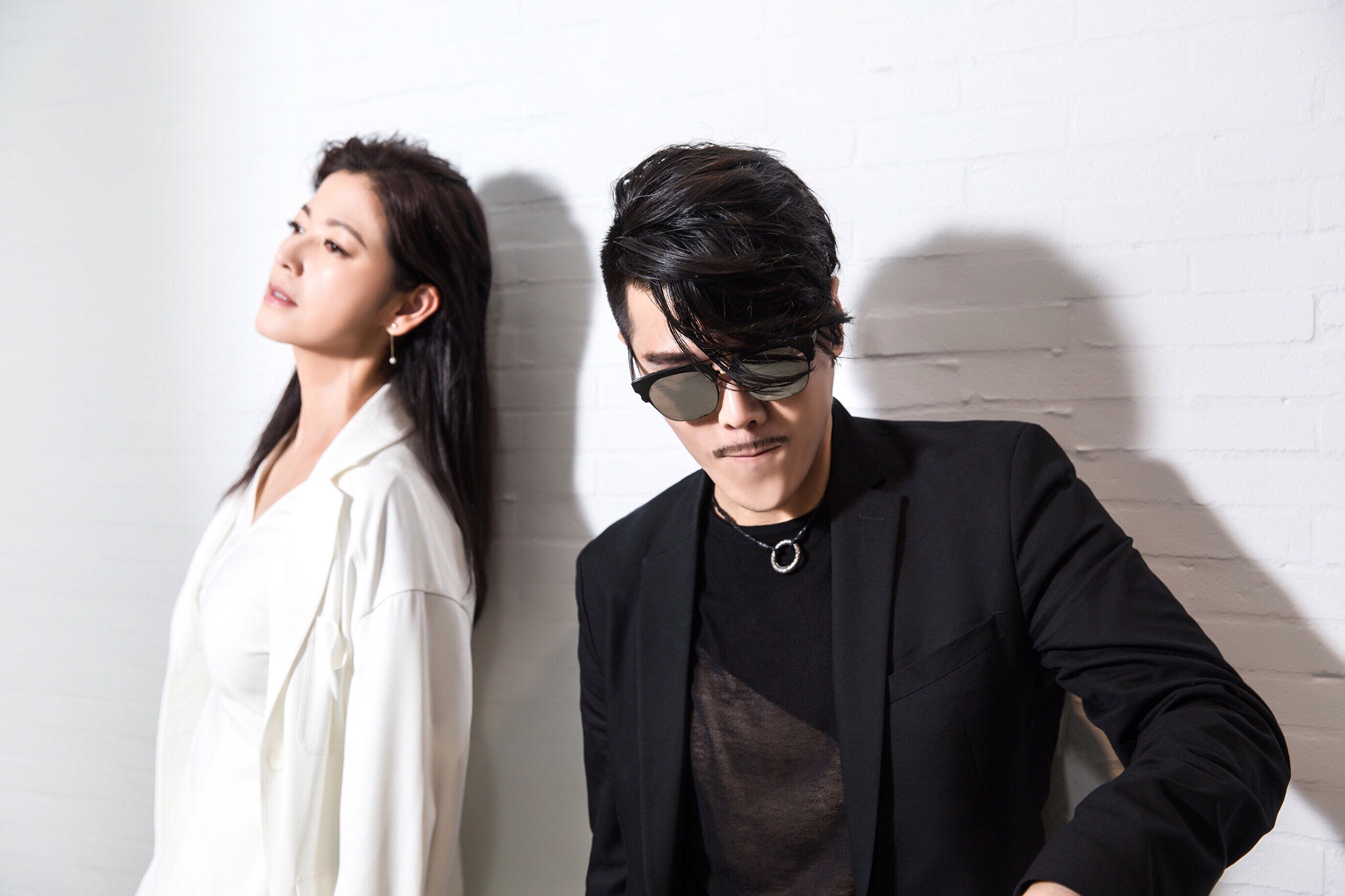 陳明真受邀拍攝影片推動公益、一同入鏡的范景翔請到昔日偶像非常開心。（范禾文化傳媒提供）