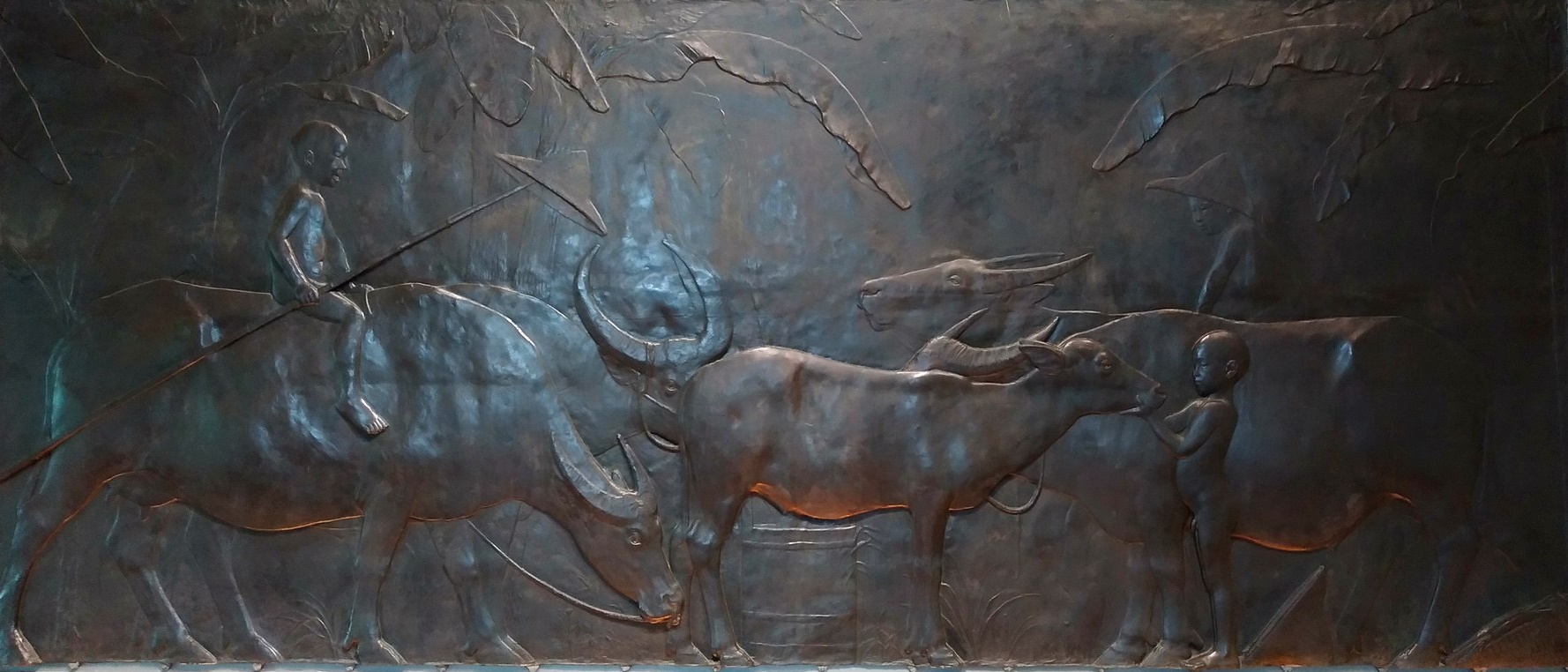 黃土水的作品《水牛群像》，圖為位於國立台灣美術館的玻璃纖維翻製品。（翻攝自維基百科）