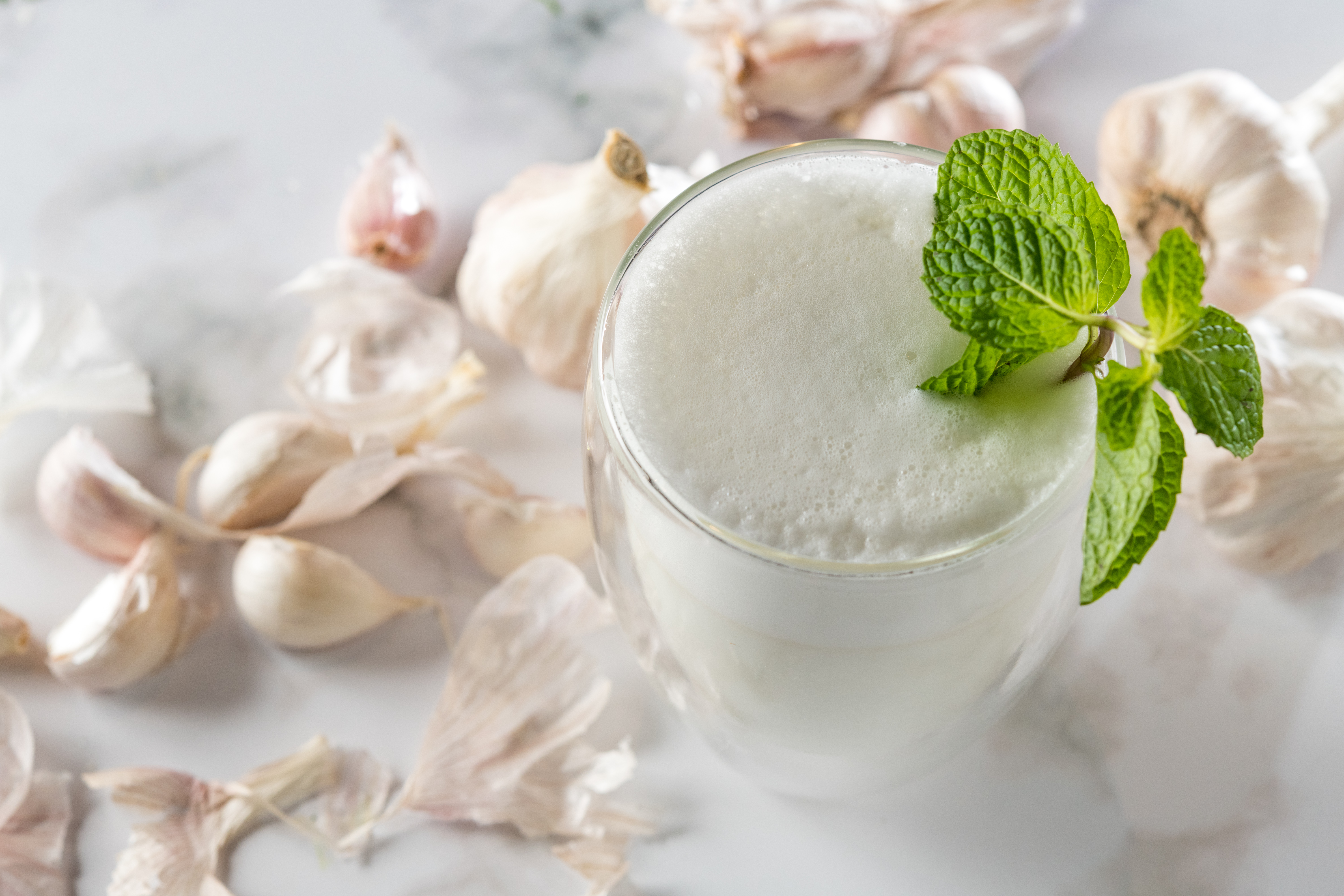 無酒精飲料「Garlic Plus」加入極少的大蒜汁，蒜味清淡，老少咸宜。（220元／杯）（Mad for Garlic Taiwan提供）
