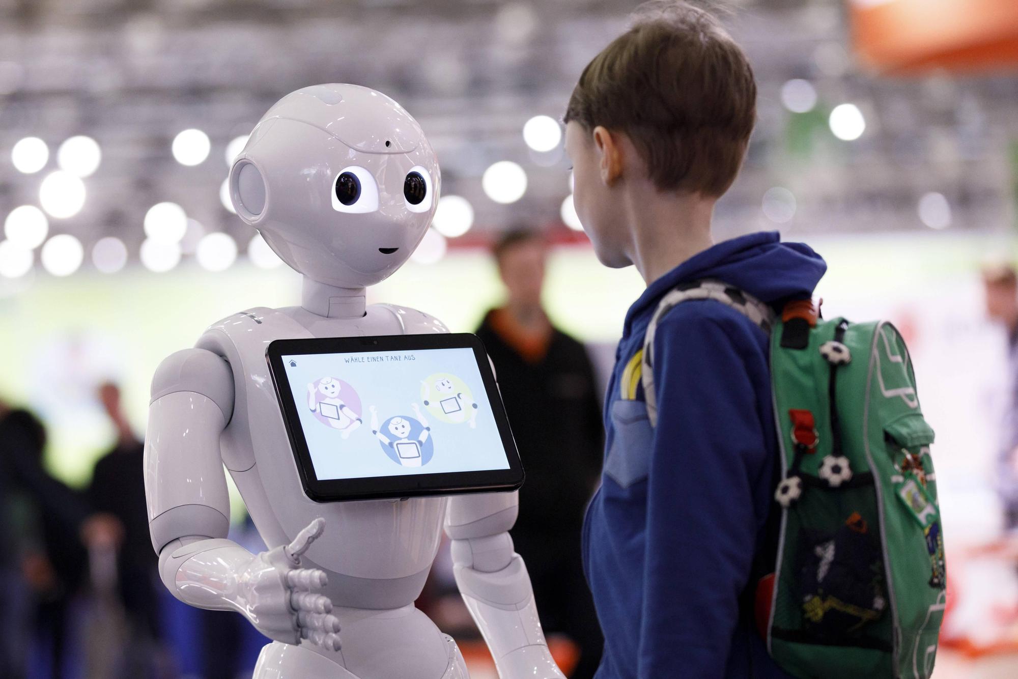 類人型機器人Pepper於2014年6月問世，當時造成轟動。（東方IC）