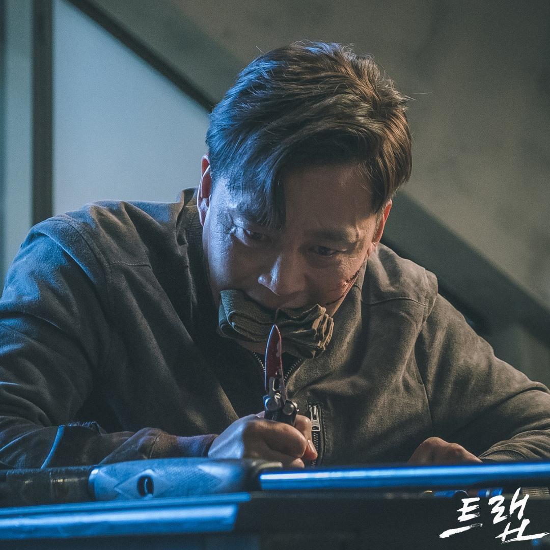 李瑞鎮在《圈套》展現「1mm」差別演技,讓觀眾稱讚:「美大哥超威!」 (愛奇藝台灣站提供)