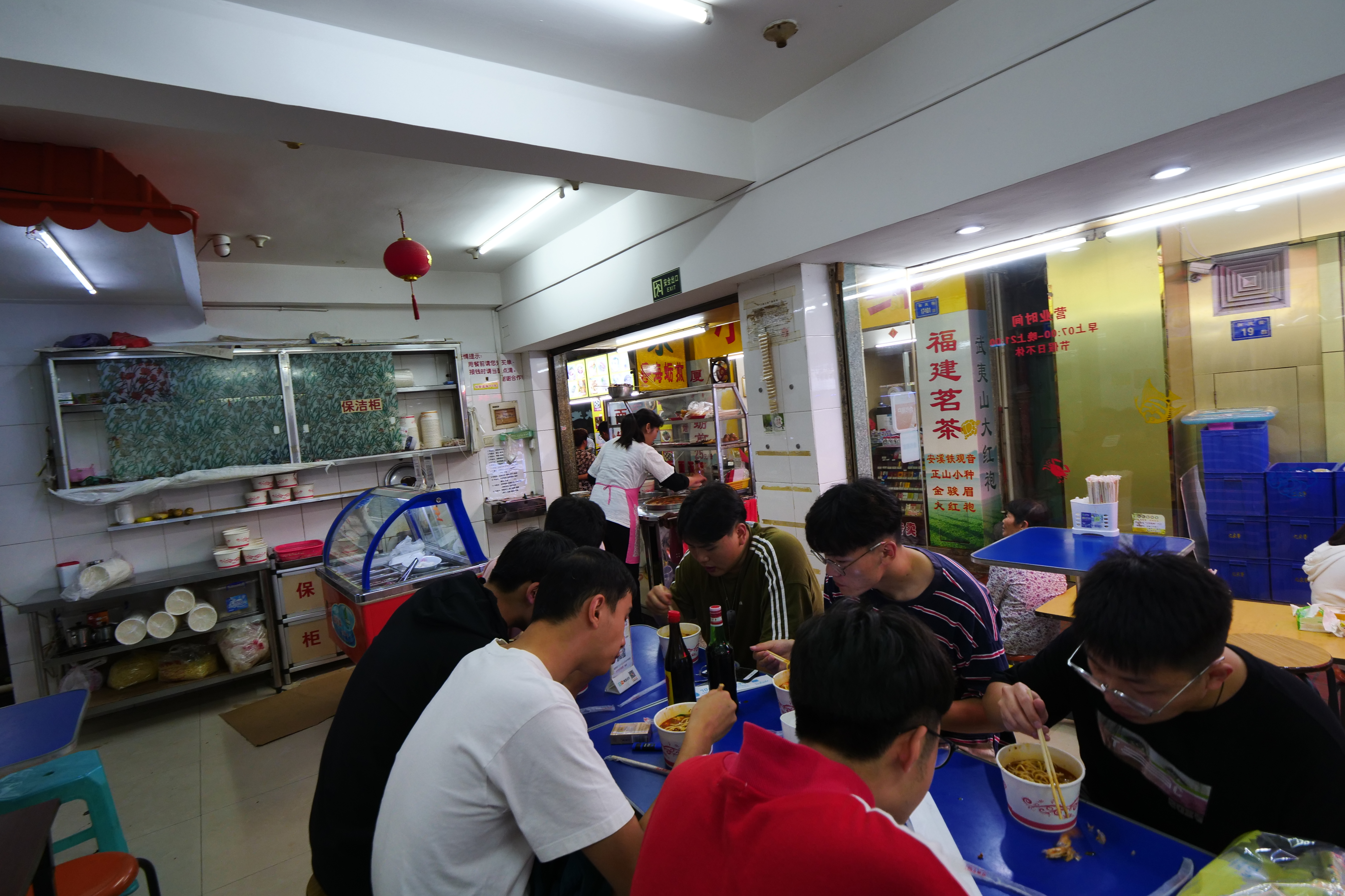 店裡空間不大，卻很受歡迎。