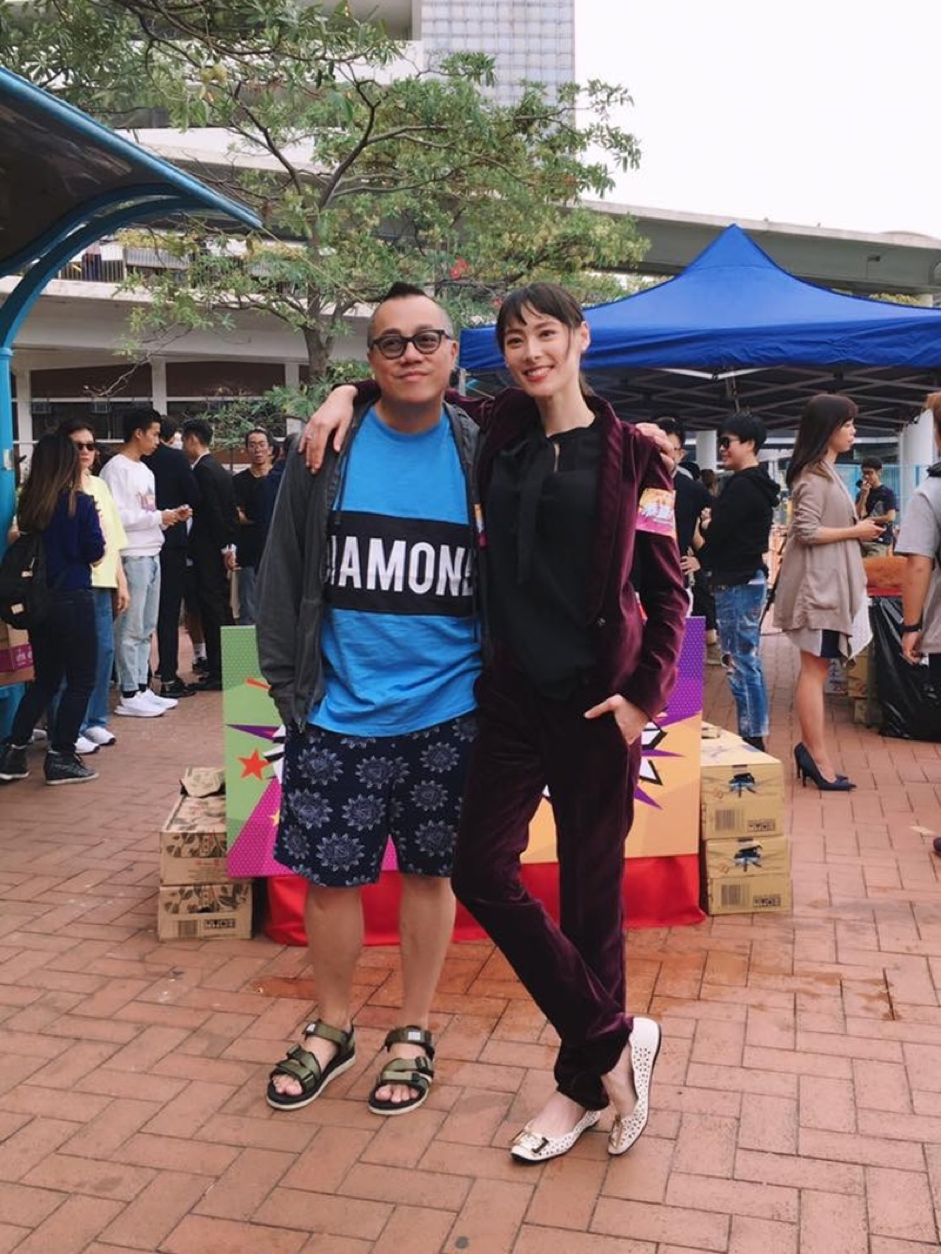導演彭浩翔與梁洛施（右）時隔十二年再度合作新片《恭喜八婆》。（華映提供）