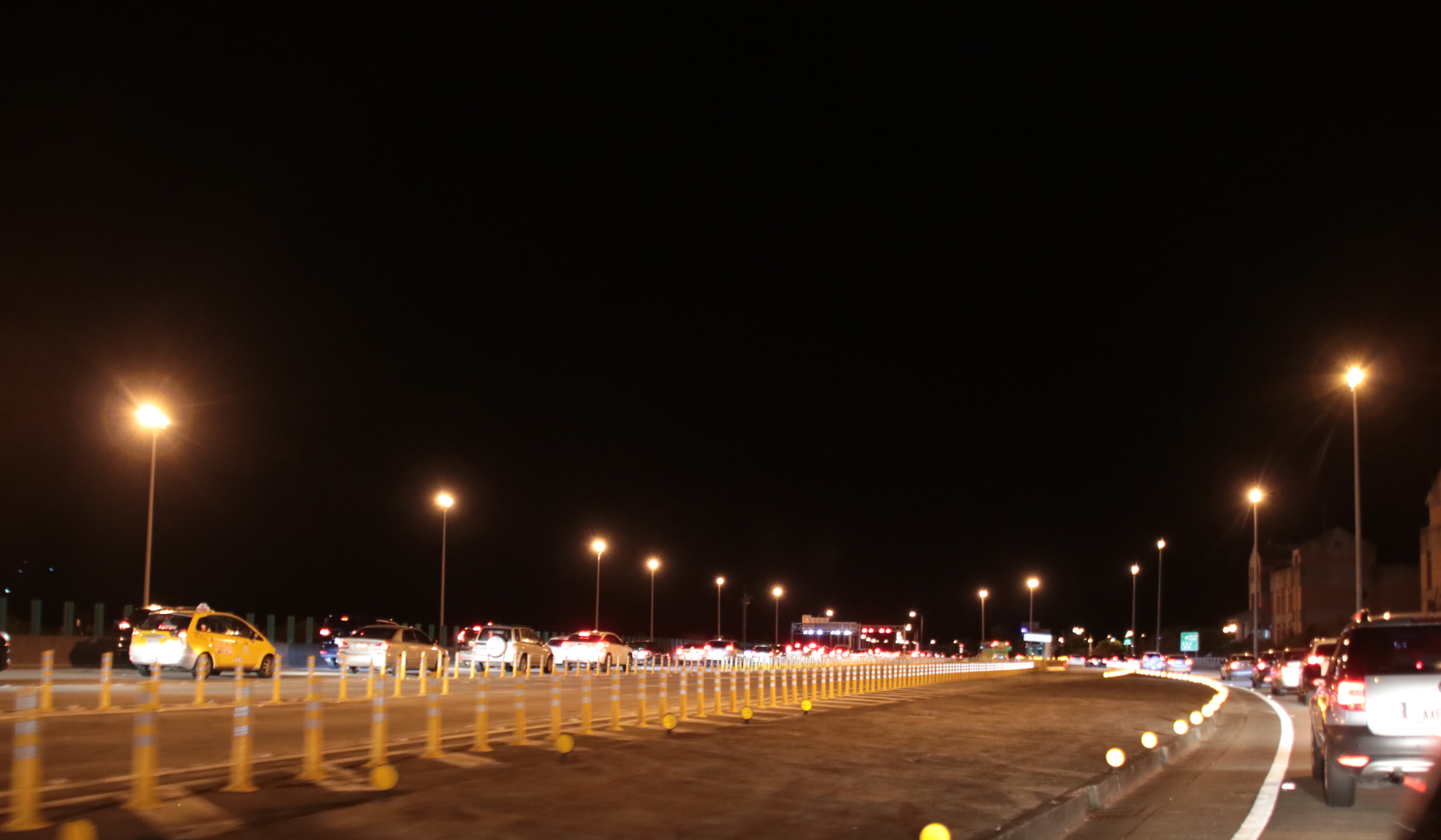 每次連假穩坐「壅塞排行」第一名的國道5號的雪山隧道。