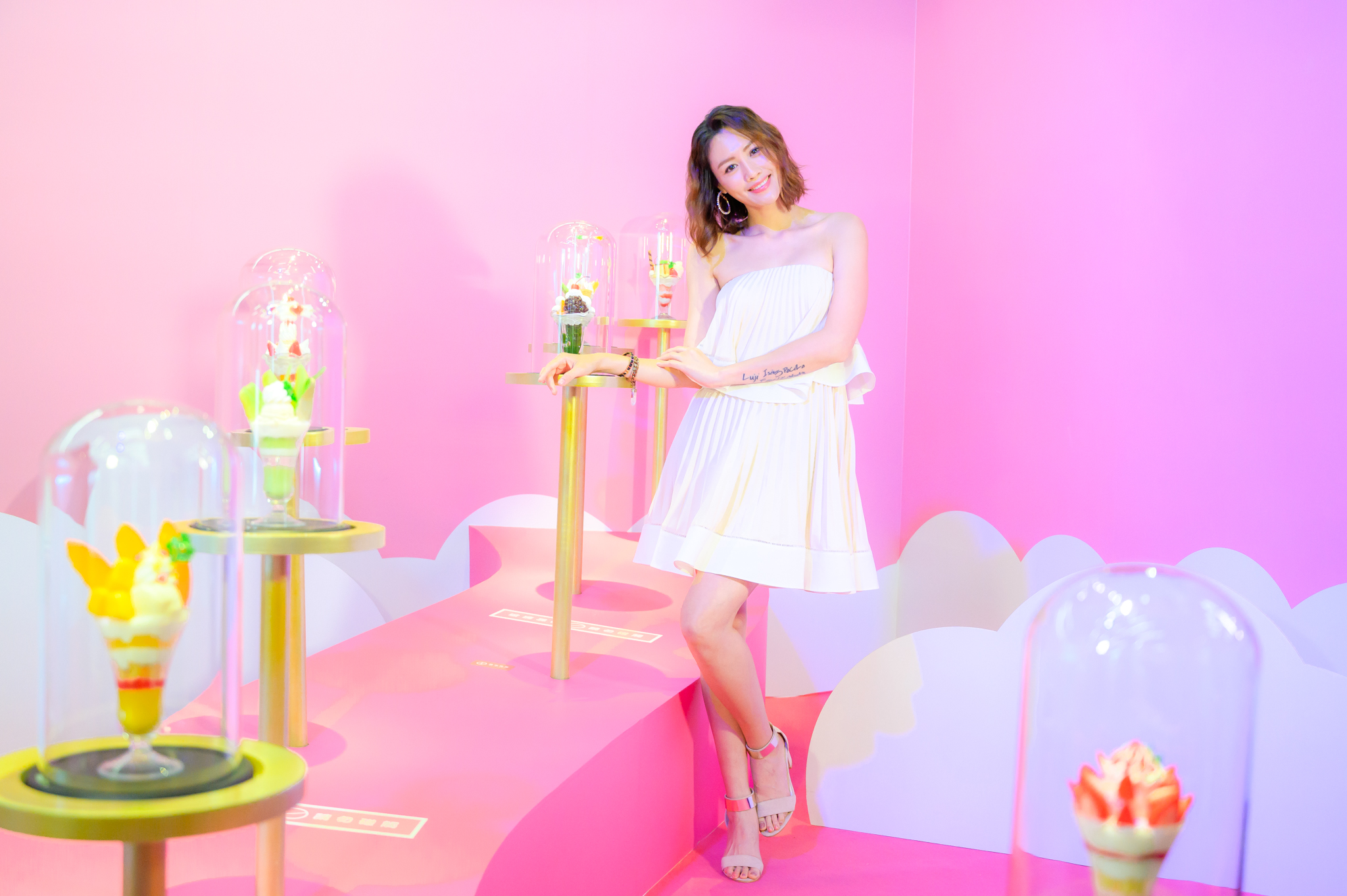 黃莉備戰演唱會，趁空檔參觀冰淇淋展解饞。（寬宏藝術提供）