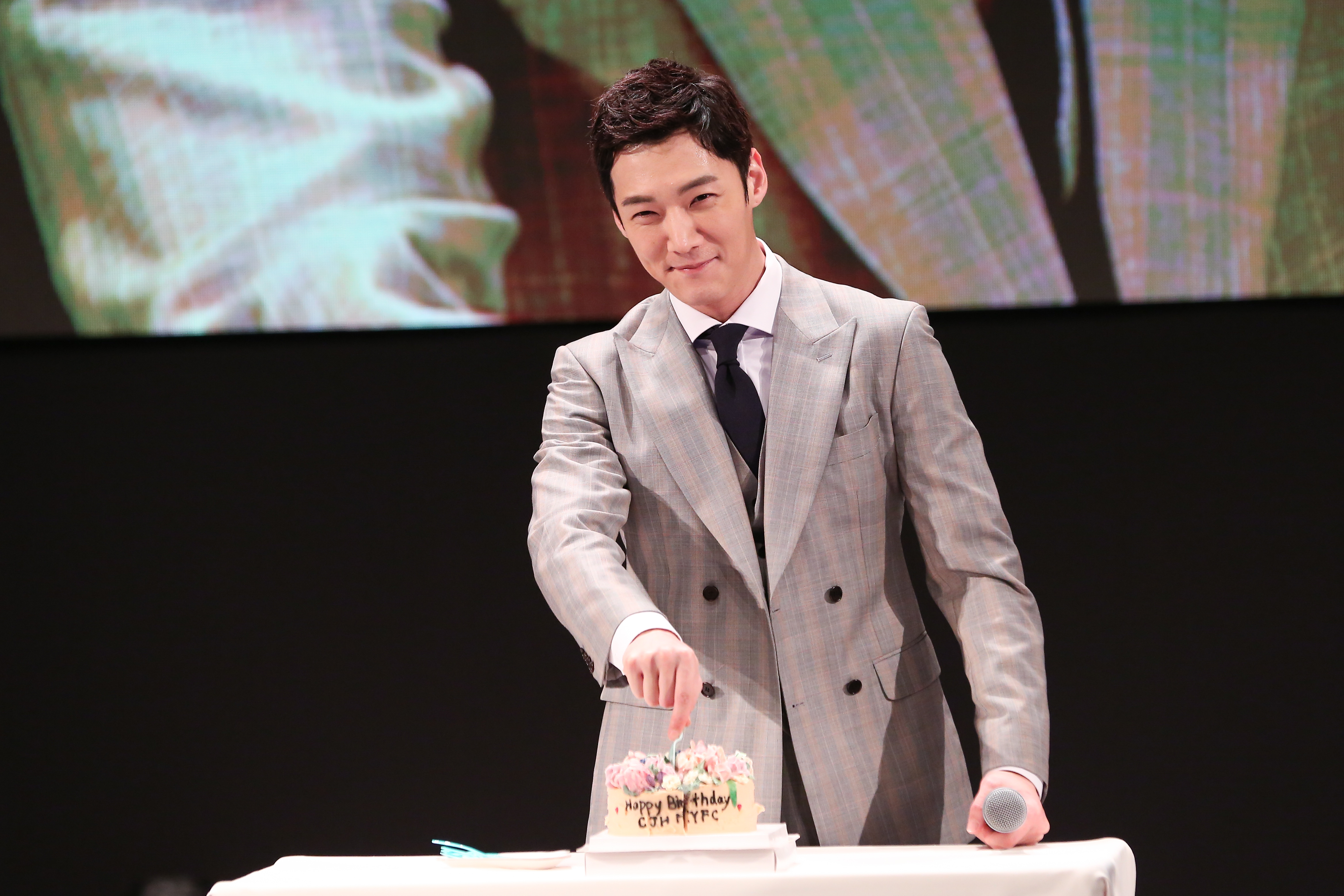 崔振赫粉絲準備蛋糕為他補過生日，讓他非常開心。