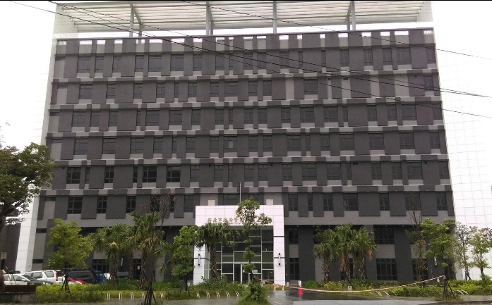 新北市汐止區今(28)日凌晨發生雷姓婦人懷疑丈夫有小三因而墜樓身亡案件。(翻攝畫面)