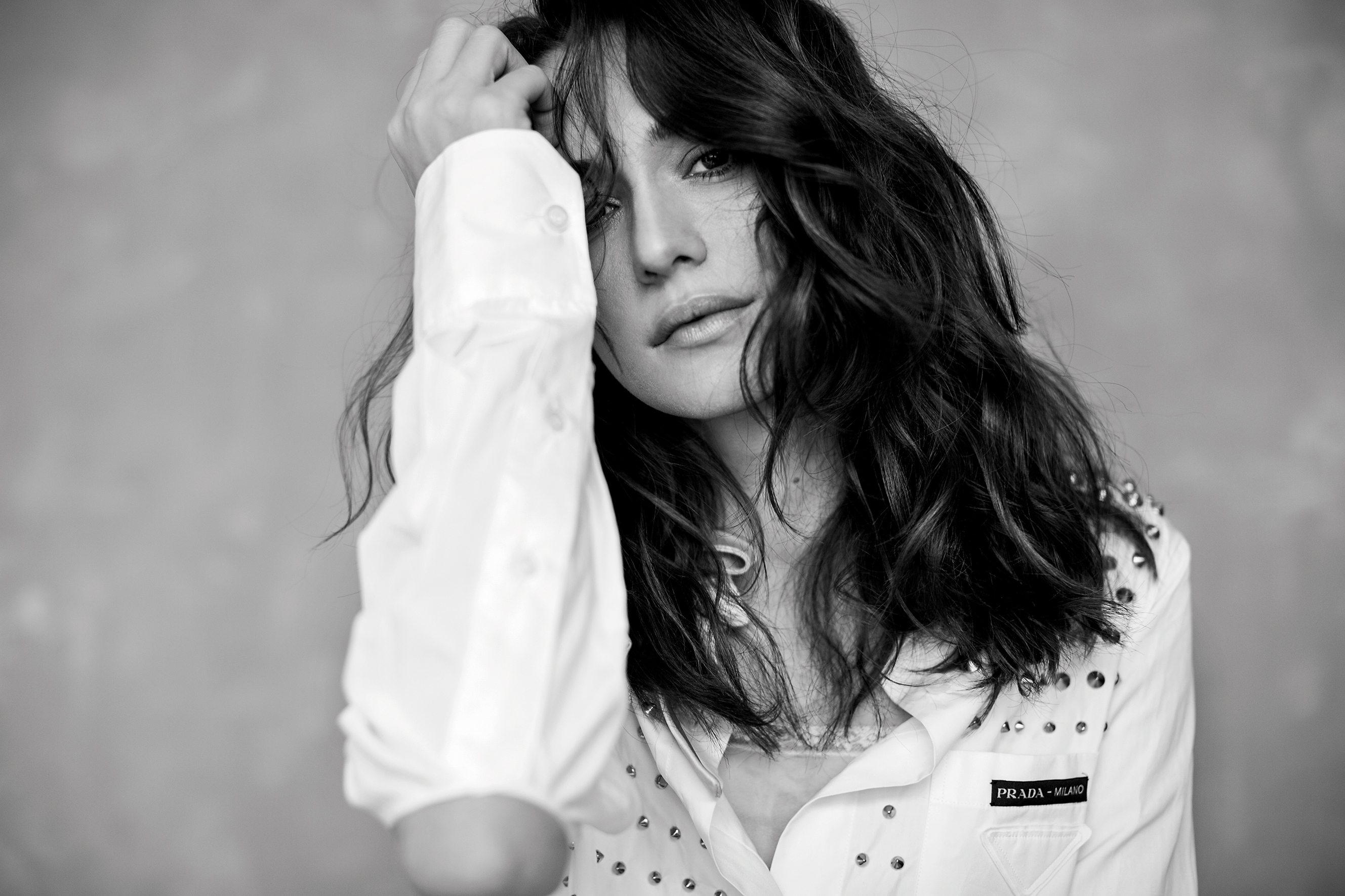 不再像青春正盛時， 所有一切都精緻無瑕， 時間之於瑞莎留下了㾗跡， 彷彿說起另一個故事。