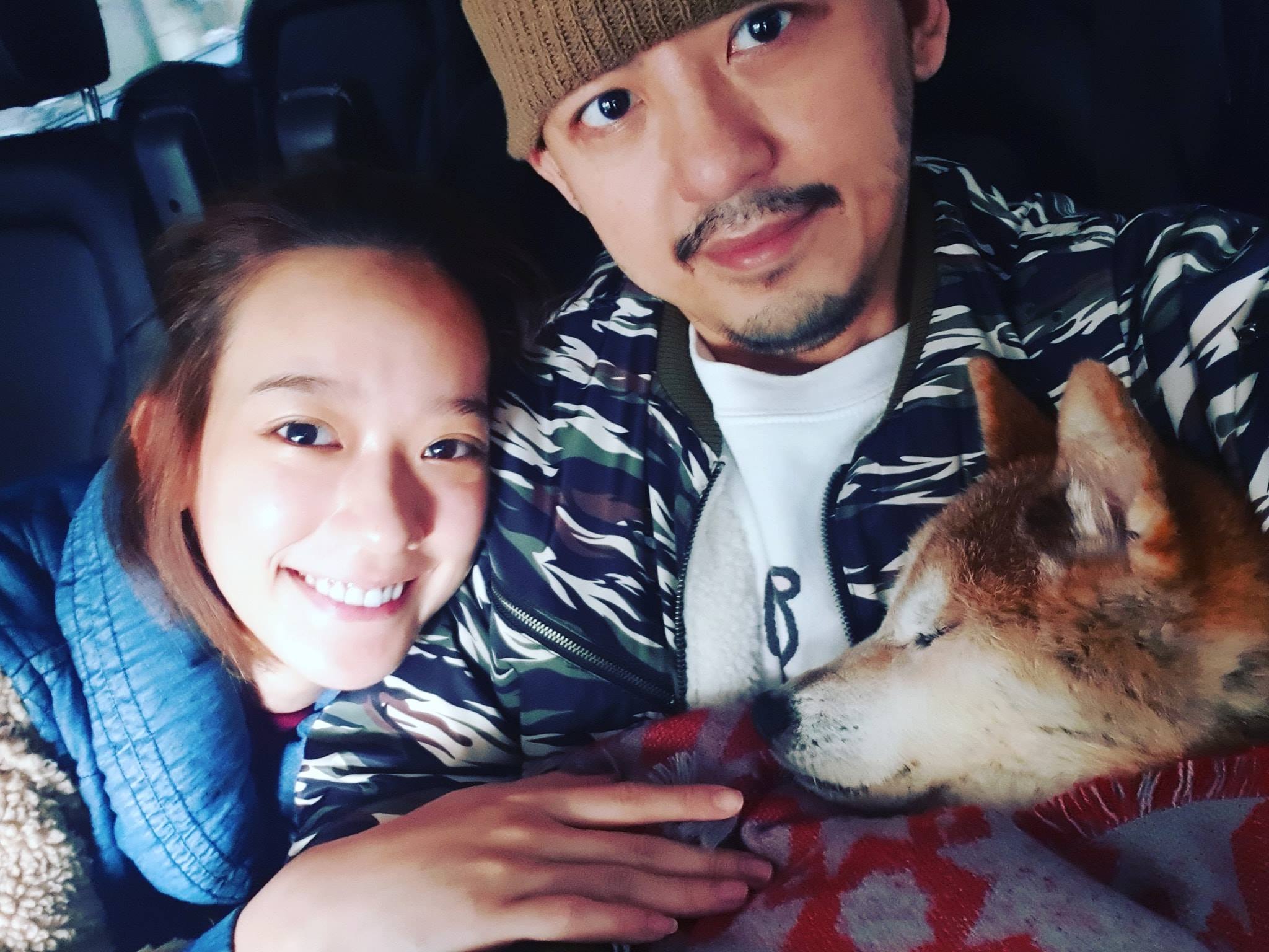 黃子佼為了讓愛狗「元氣」老年行動方便，貼心為牠搬離樓中樓，元氣離開，黃子佼滿是不捨。（翻攝自黃子佼臉書）