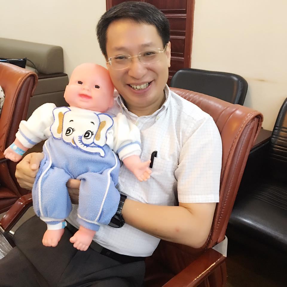 臺大醫院兒童胸腔科主任呂立，被譽為台灣兒童友善醫療之父。（翻攝自呂立臉書）