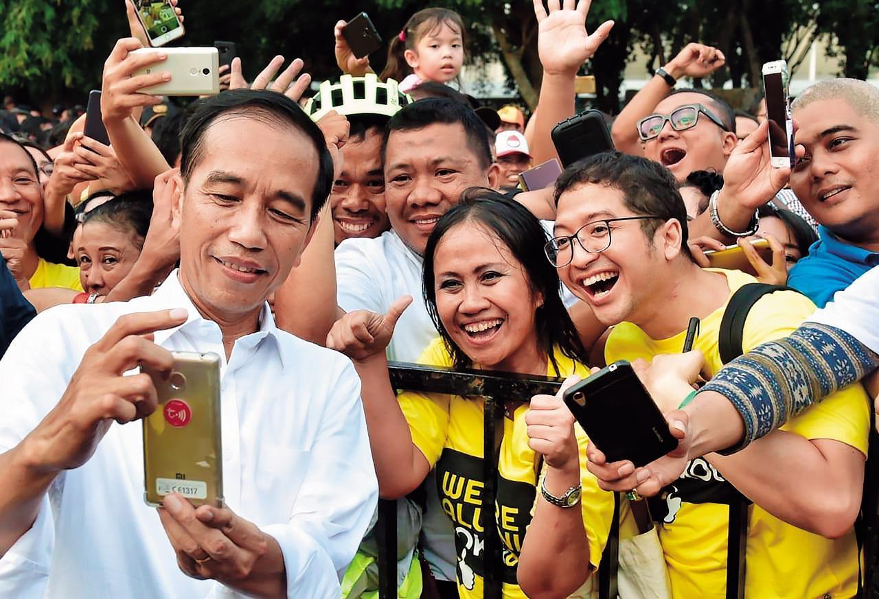 印尼將於4月舉行大選，現任總統佐科威積極做多，近半年來印尼基金報酬率達2位數。（東方IC）
