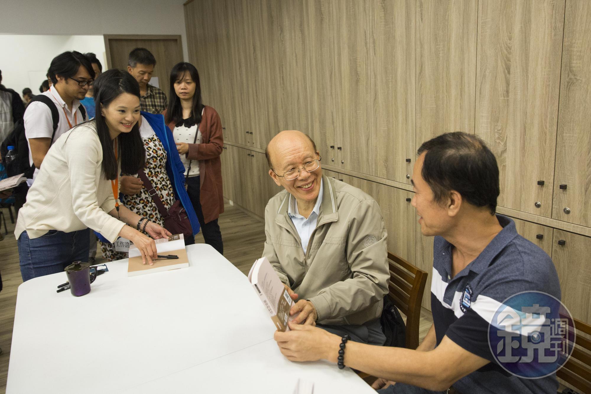 這3年，李嗣涔出了2本書，他說未來會繼續撰寫，將研究成果分享給讀者。