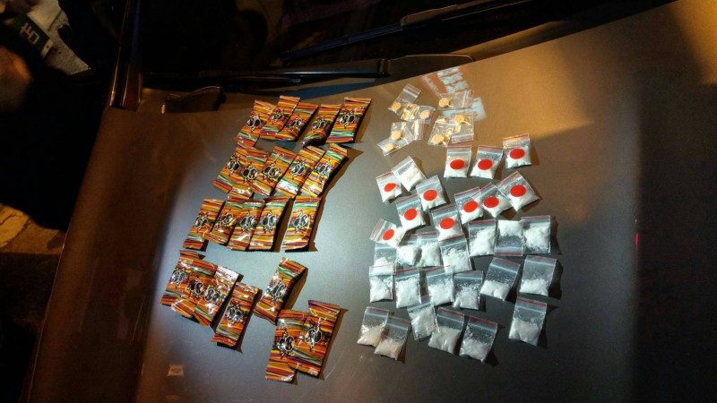 警方在車內又查獲果汁包、梅錠、K他命等大量毒品。（警方提供）