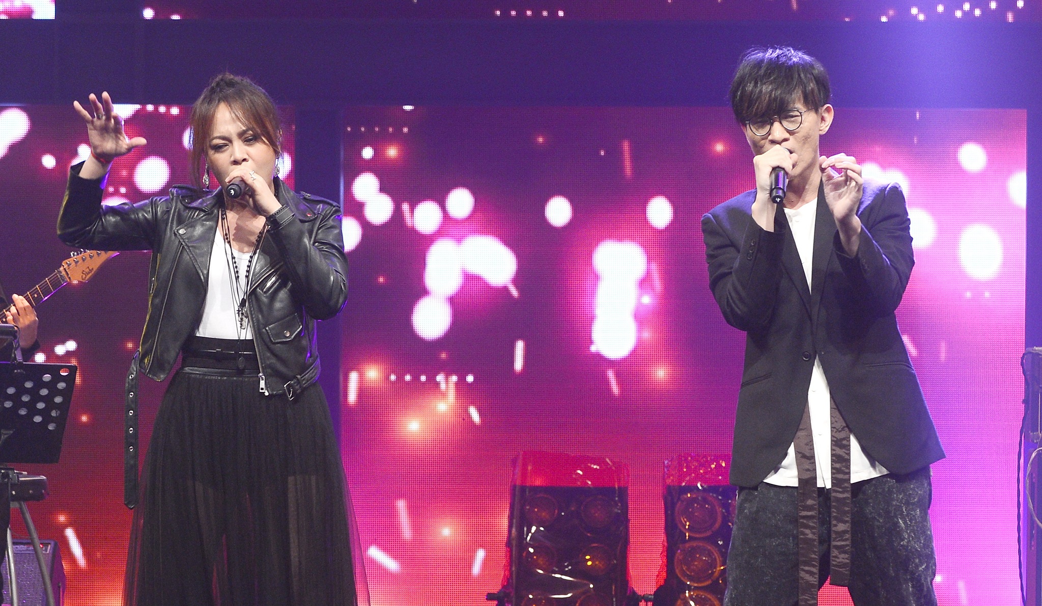 戴愛玲與卓義峰演唱〈千年之戀〉，令人聽了大呼過癮。（八大提供）