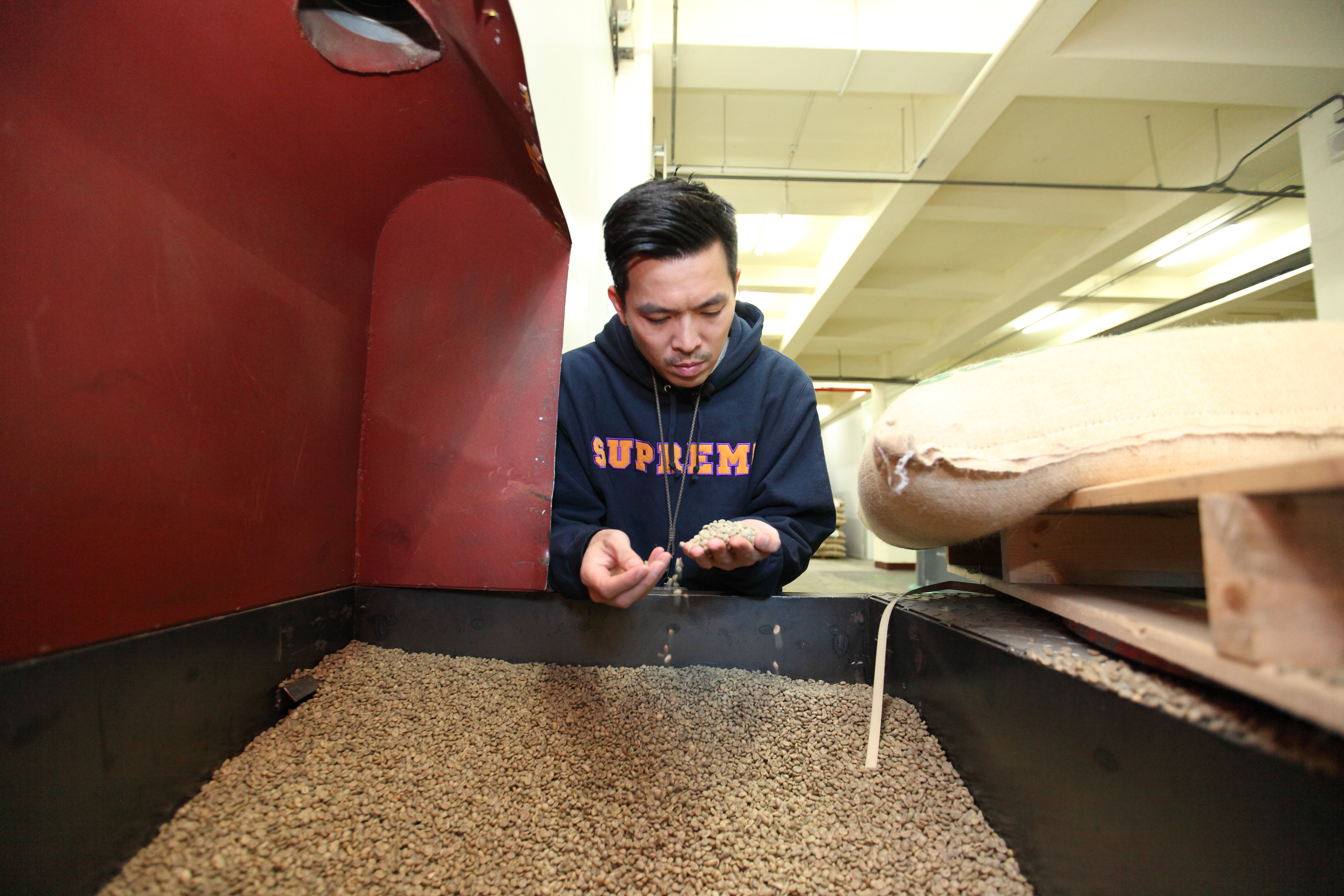 台灣每4杯咖啡，就有1杯的咖啡豆來自源友供應，朱茂亨還會親赴產地找咖啡豆。