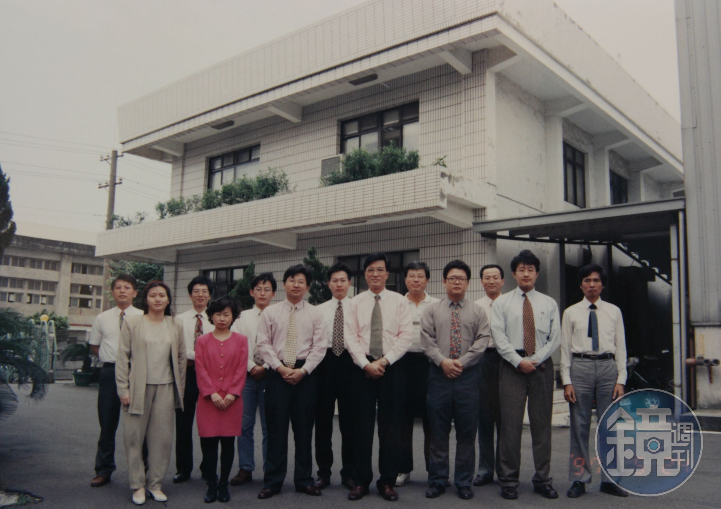 1995年朱永正抵押房子貸款千萬元買下源友，當時總經理呂明哲已在公司任職。（源友提供）