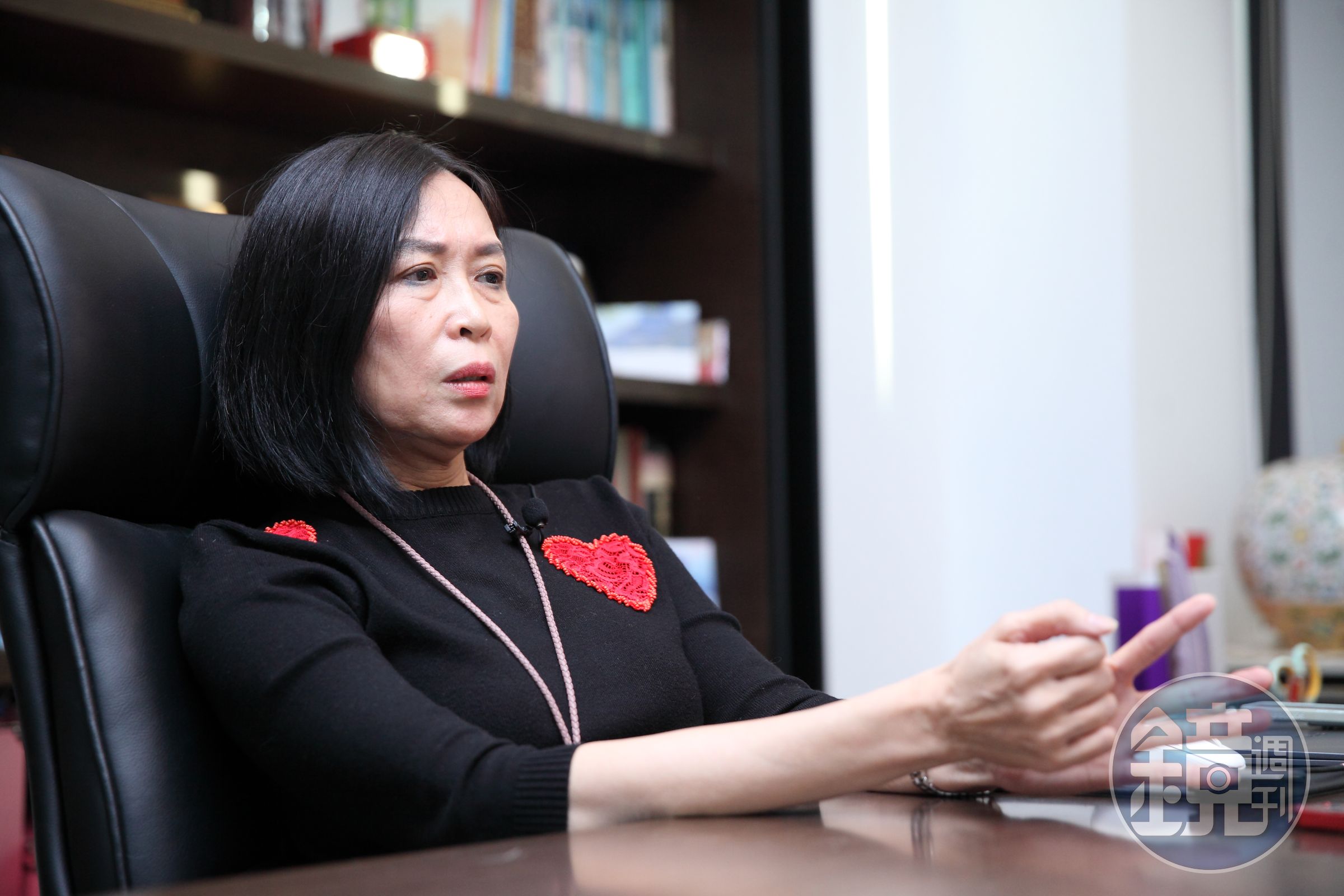 先生驟逝後，李惠芝一夕之間成了董事長，她不允許自己掉眼淚。