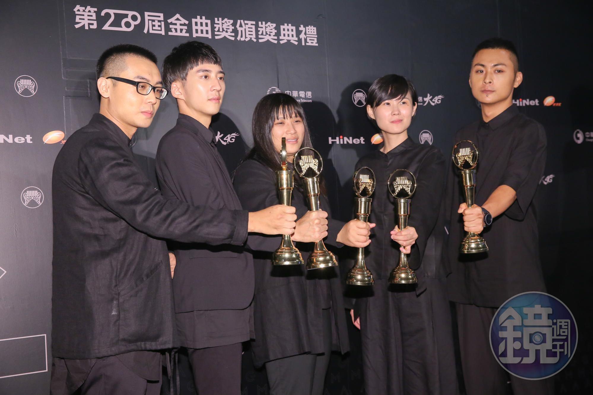 「草東沒有派對」鼓手蔡憶凡(右2)今天被發現陳屍於防疫旅館房間。(本刊資料照)