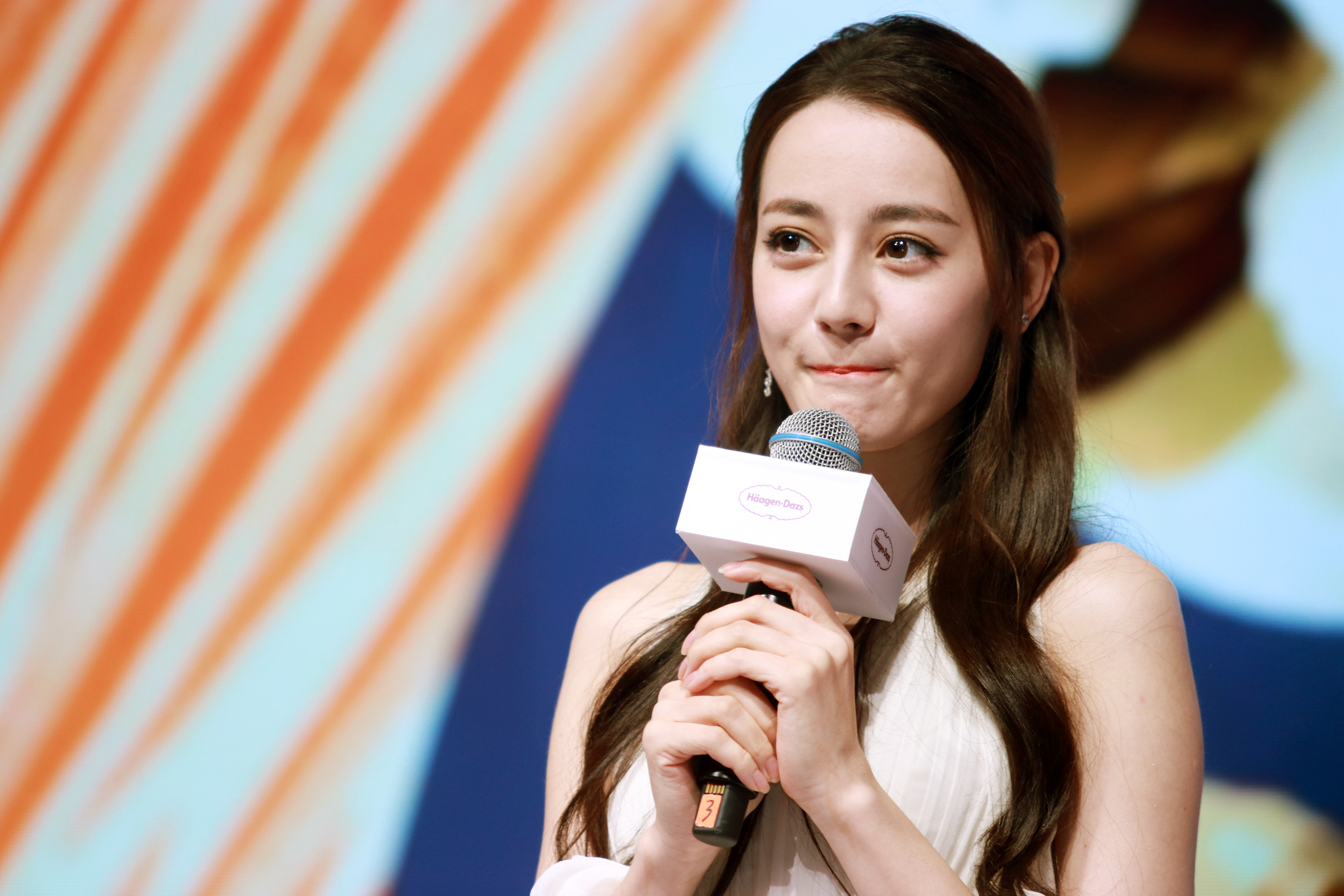 沒想到顏值如山高的迪麗熱巴也榜上有名。(東方IC)