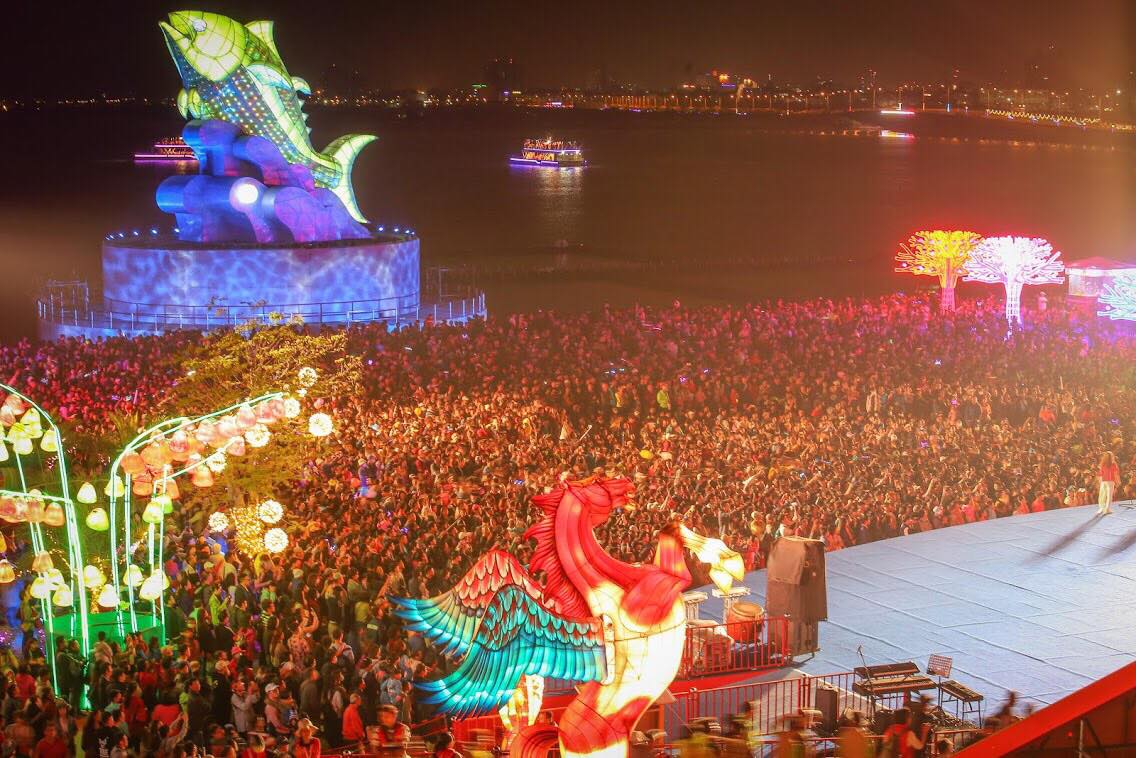 台灣燈會昨（28日）單日就湧入167萬人潮，創下大鵬灣燈區開園以來的新紀錄。（擷自潘孟安臉書）